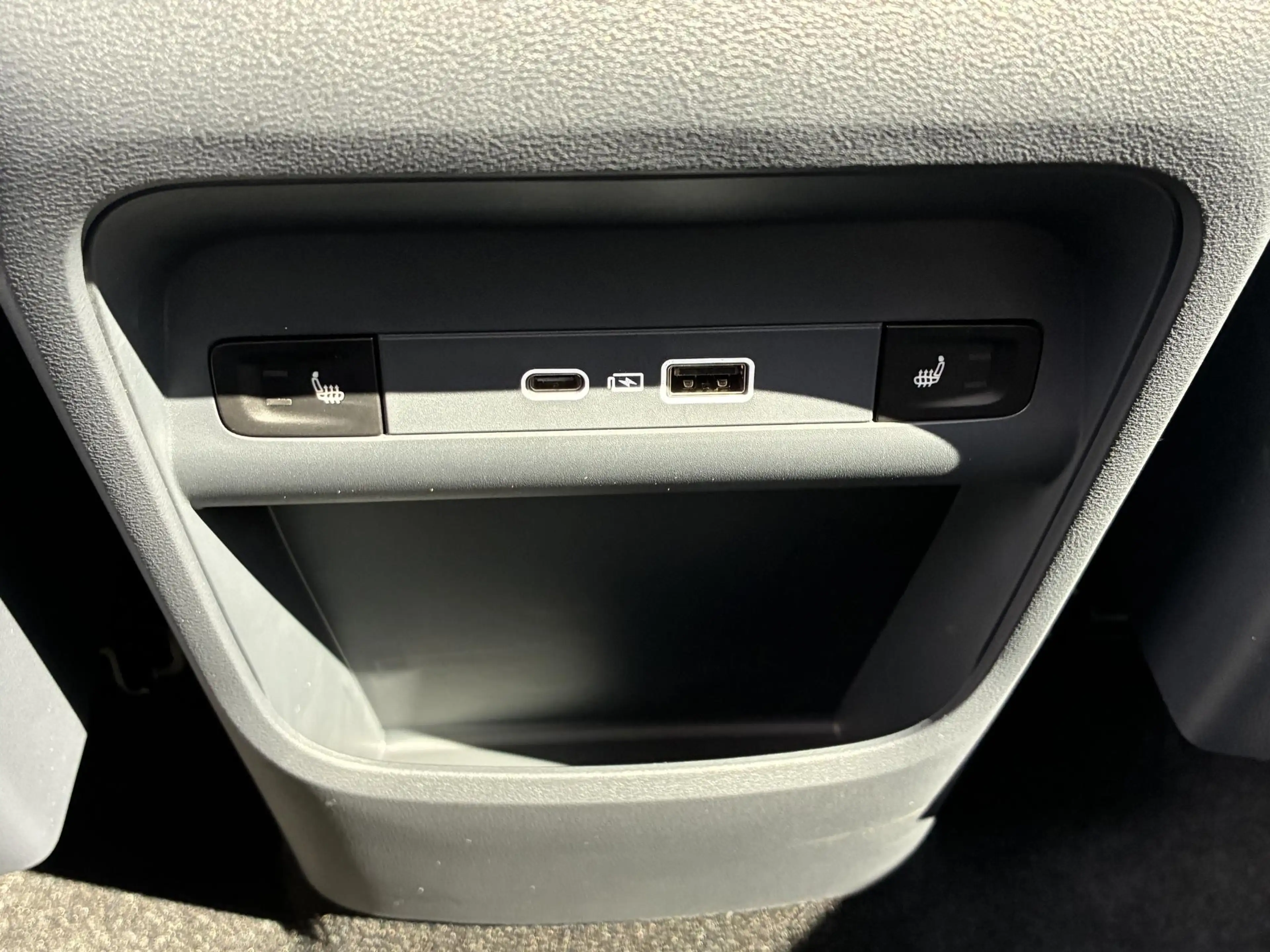 Geely Starray EM-i 1.5 Max+ / 29,8 kWh / 136KM WLTP / max 1055KM Acti — photo 4
