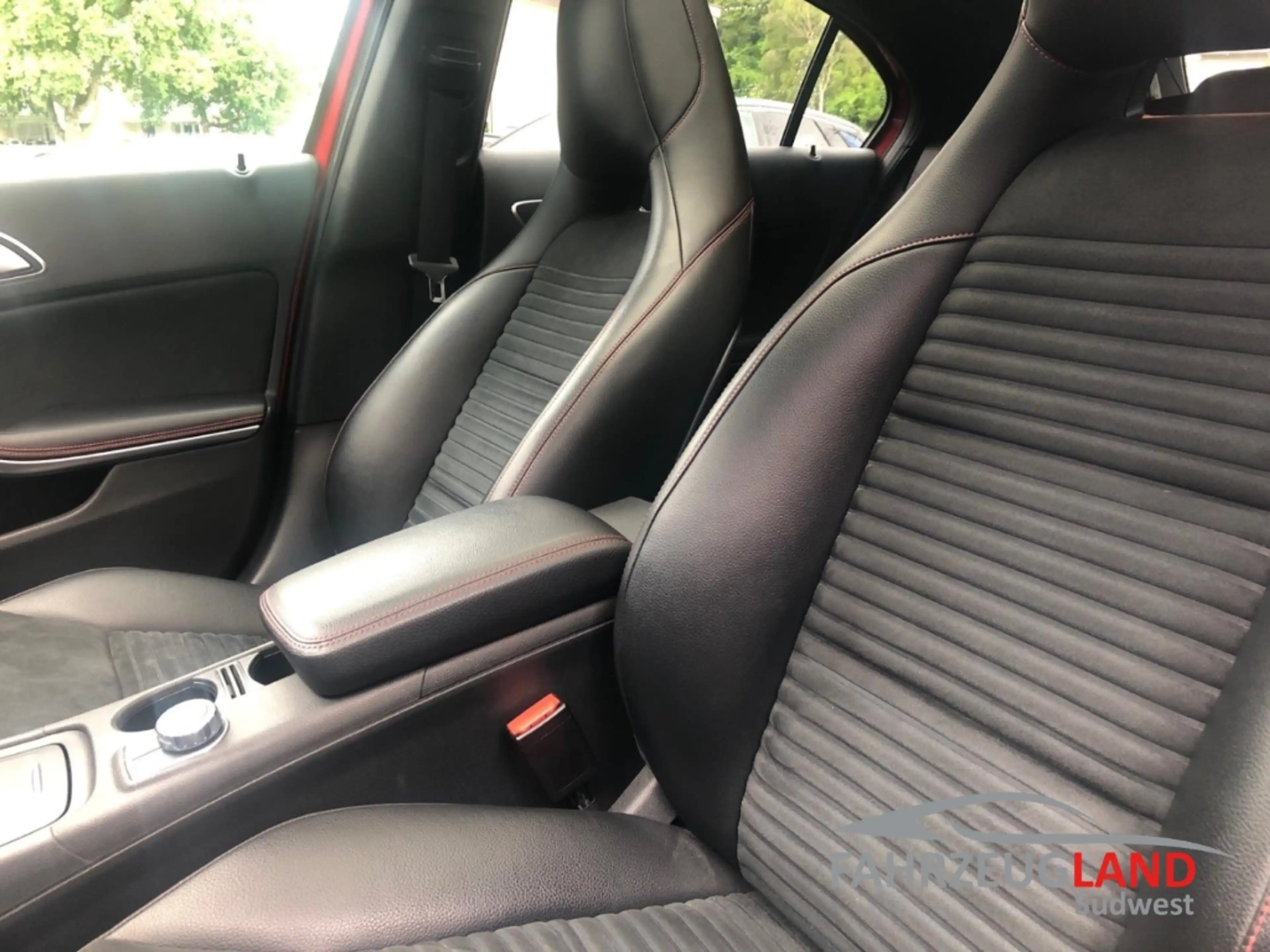 Mercedes-Benz A 250 AMG Line Autom Navi Rückfahr Pano Bi Xenon Sound H — photo 15