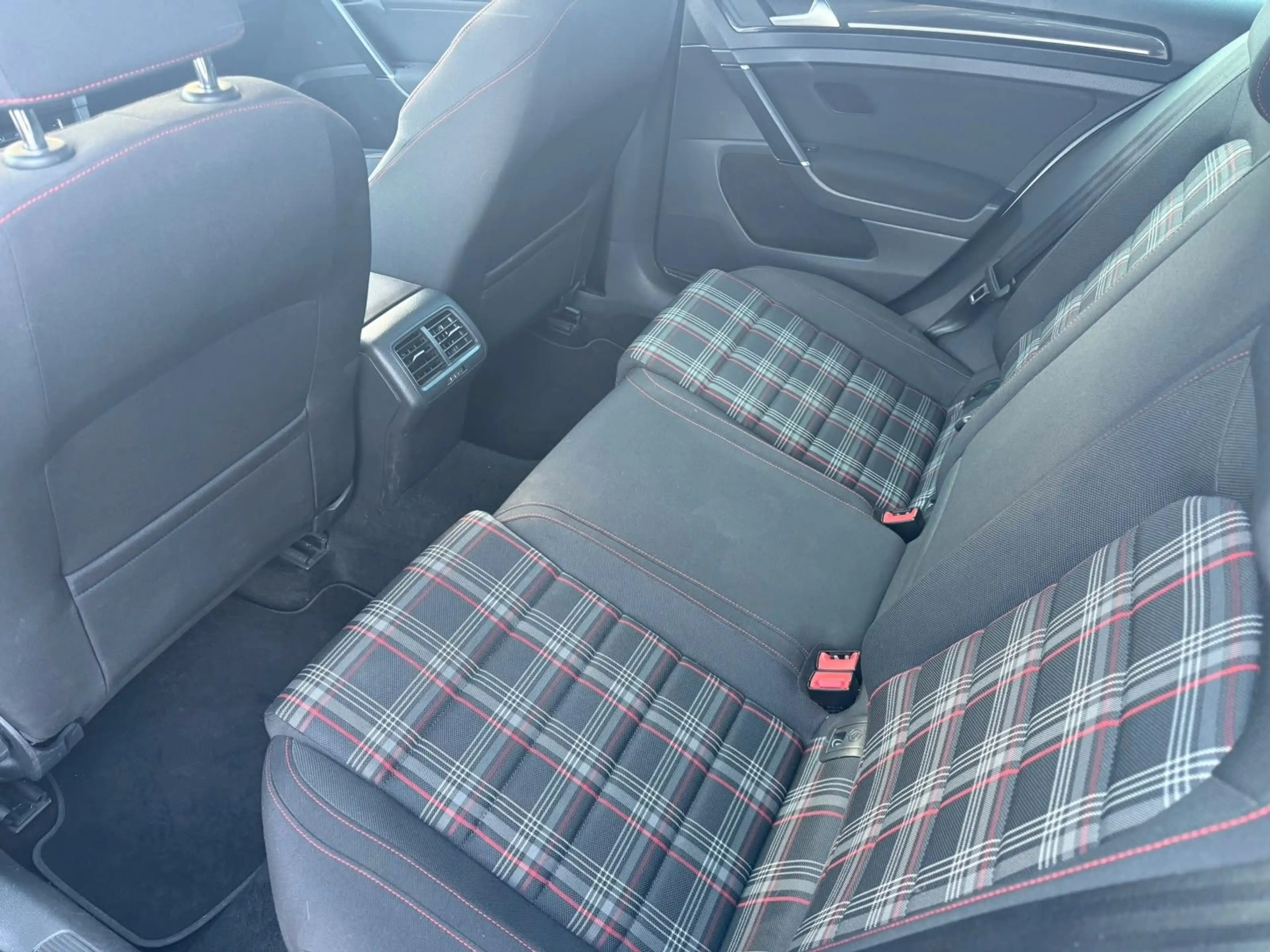 Volkswagen Golf VII Lim. GTI 5-TRG°AUTOM°PANO°PDC°SZHG°SH! — photo 9
