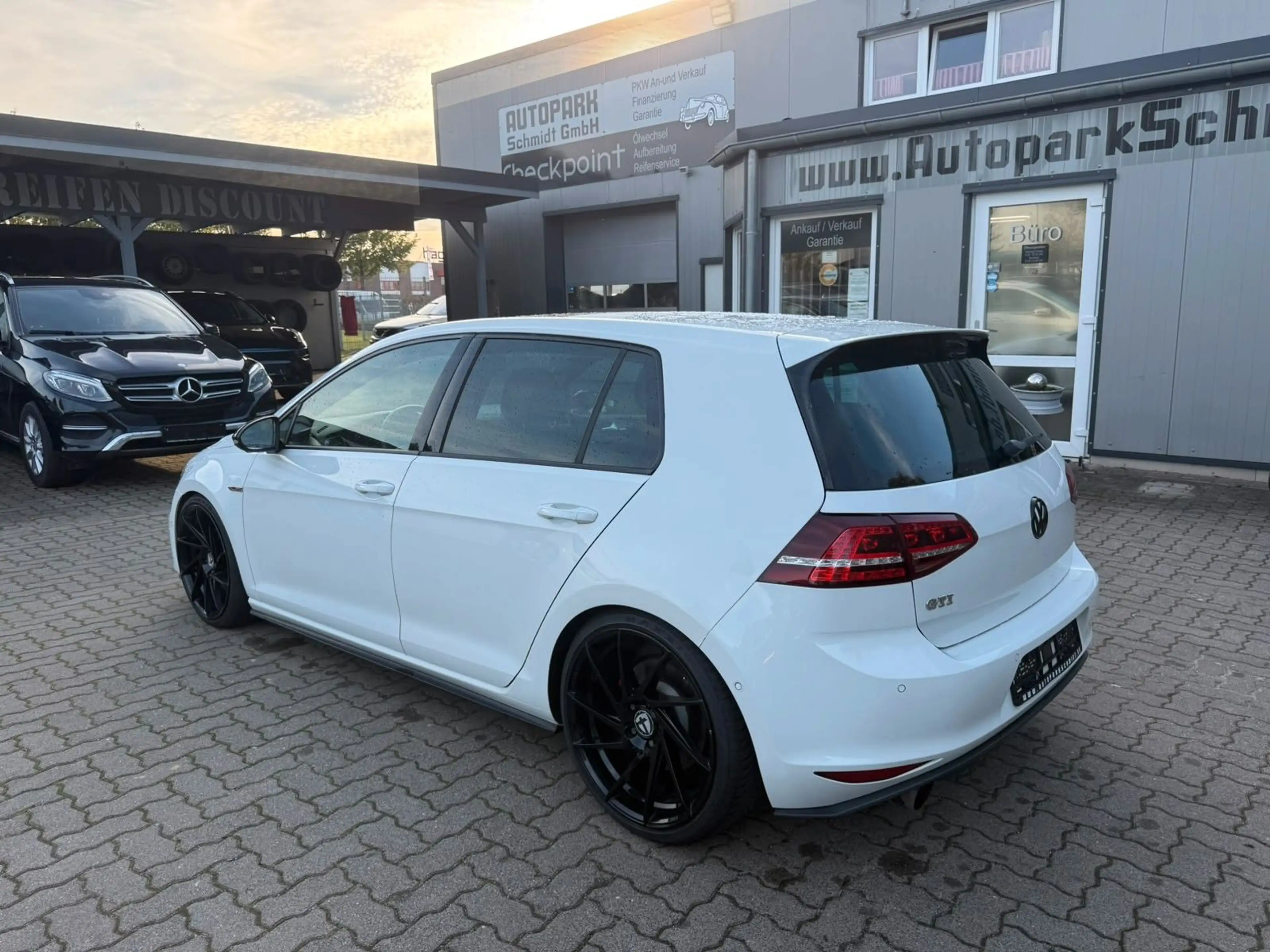 Volkswagen Golf VII Lim. GTI 5-TRG°AUTOM°PANO°PDC°SZHG°SH! — photo 6
