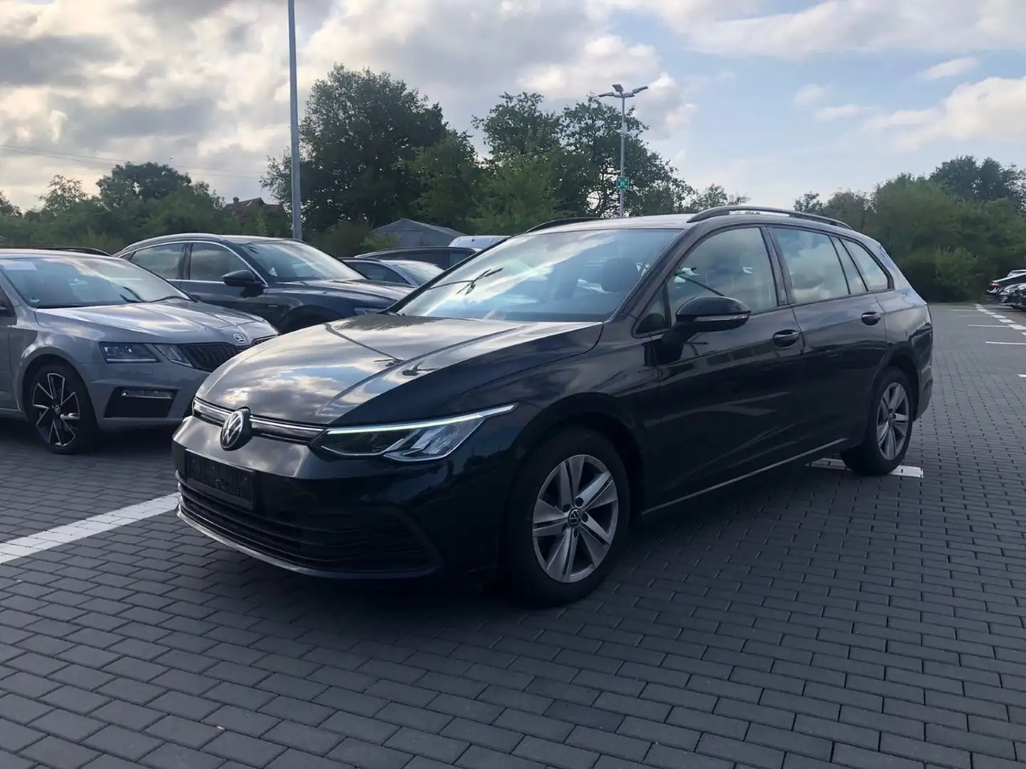 Volkswagen Golf Variant 1.0 TSI AHK*SHZ*PDC Schwarz - 2