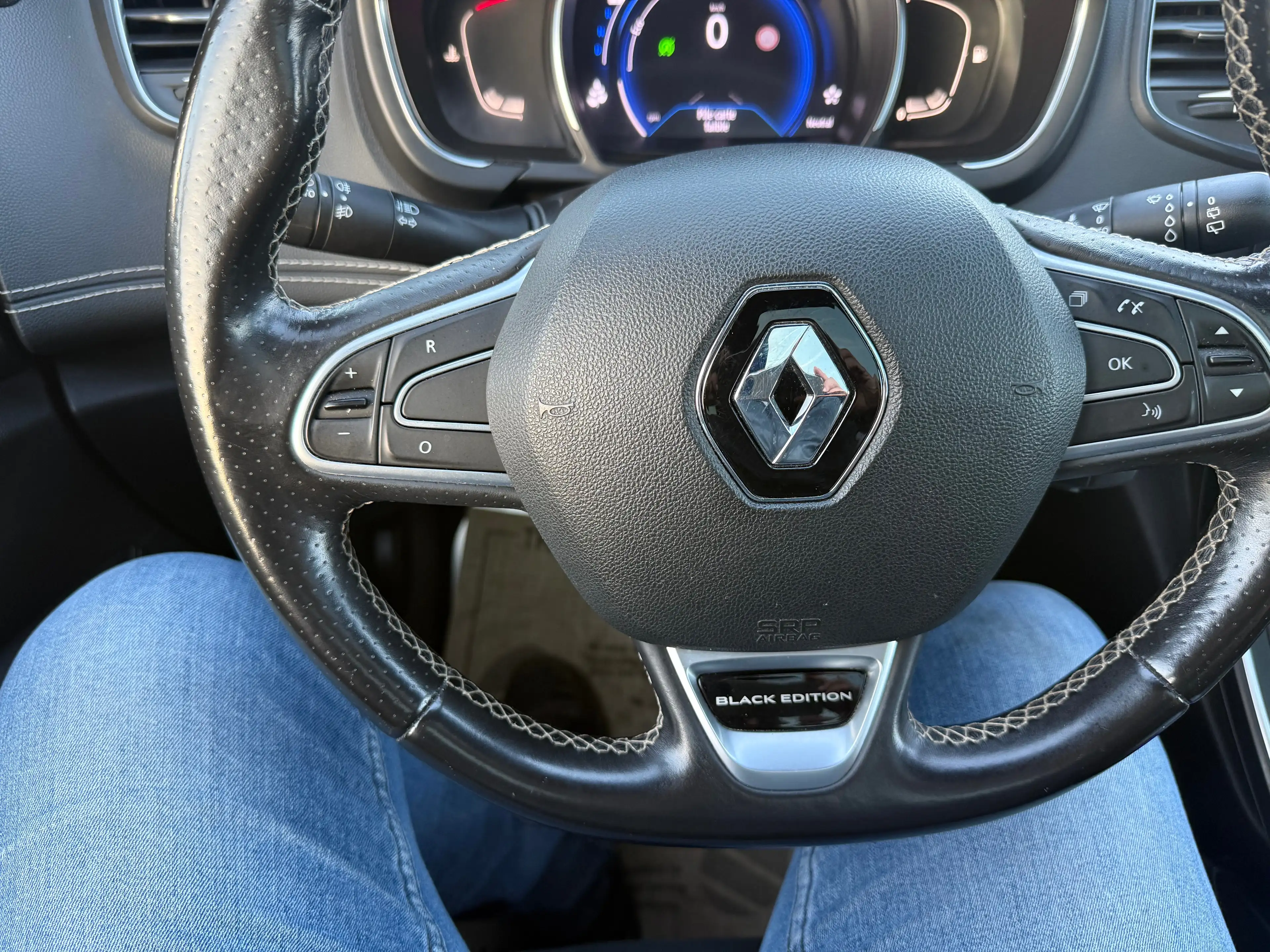 Renault Grand Scenic Grand Scénic 1.33 TCe Black Edition EDC GPF (EU6.2) — photo 11