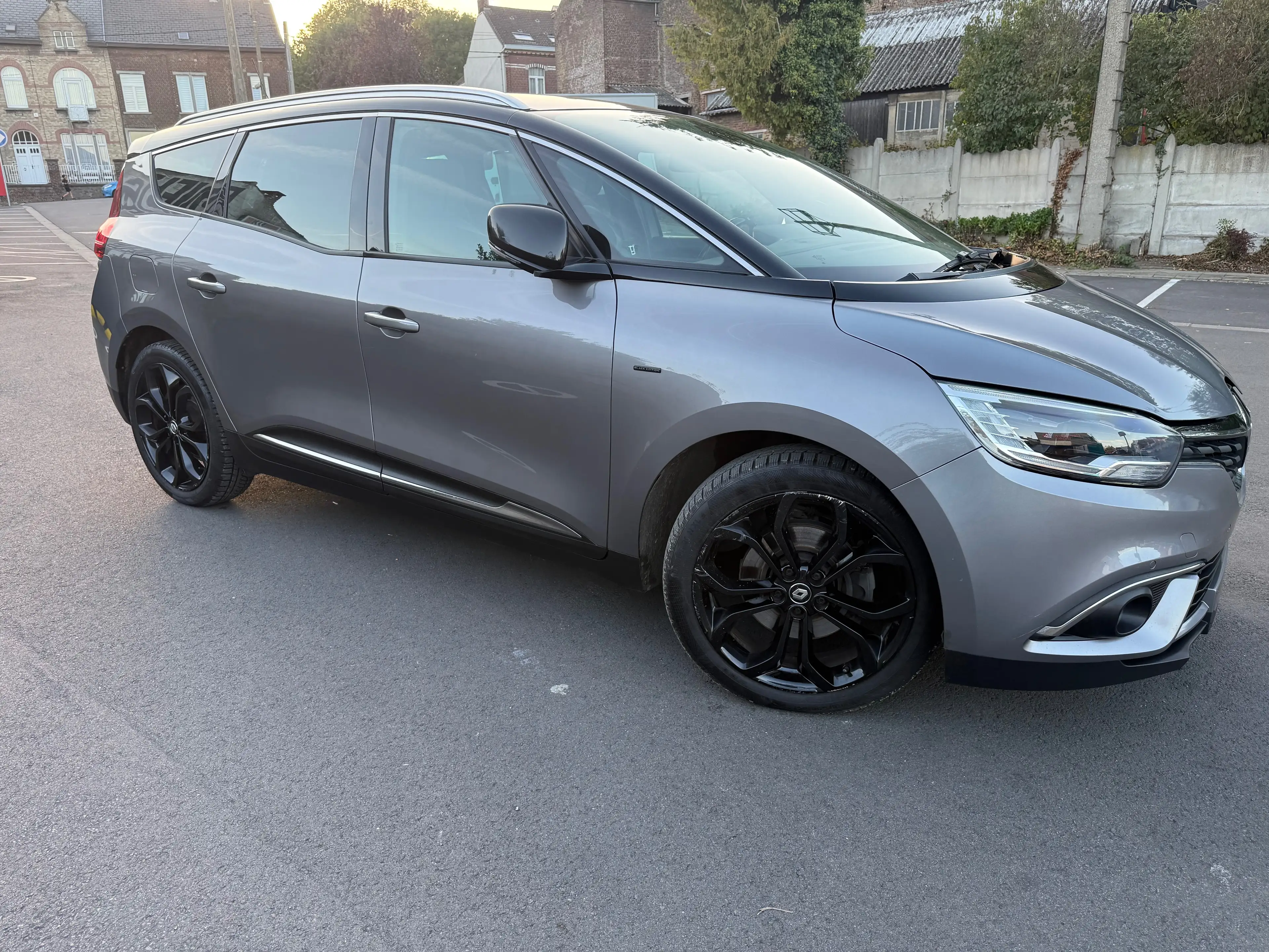 Renault Grand Scenic Grand Scénic 1.33 TCe Black Edition EDC GPF (EU6.2) — photo 6
