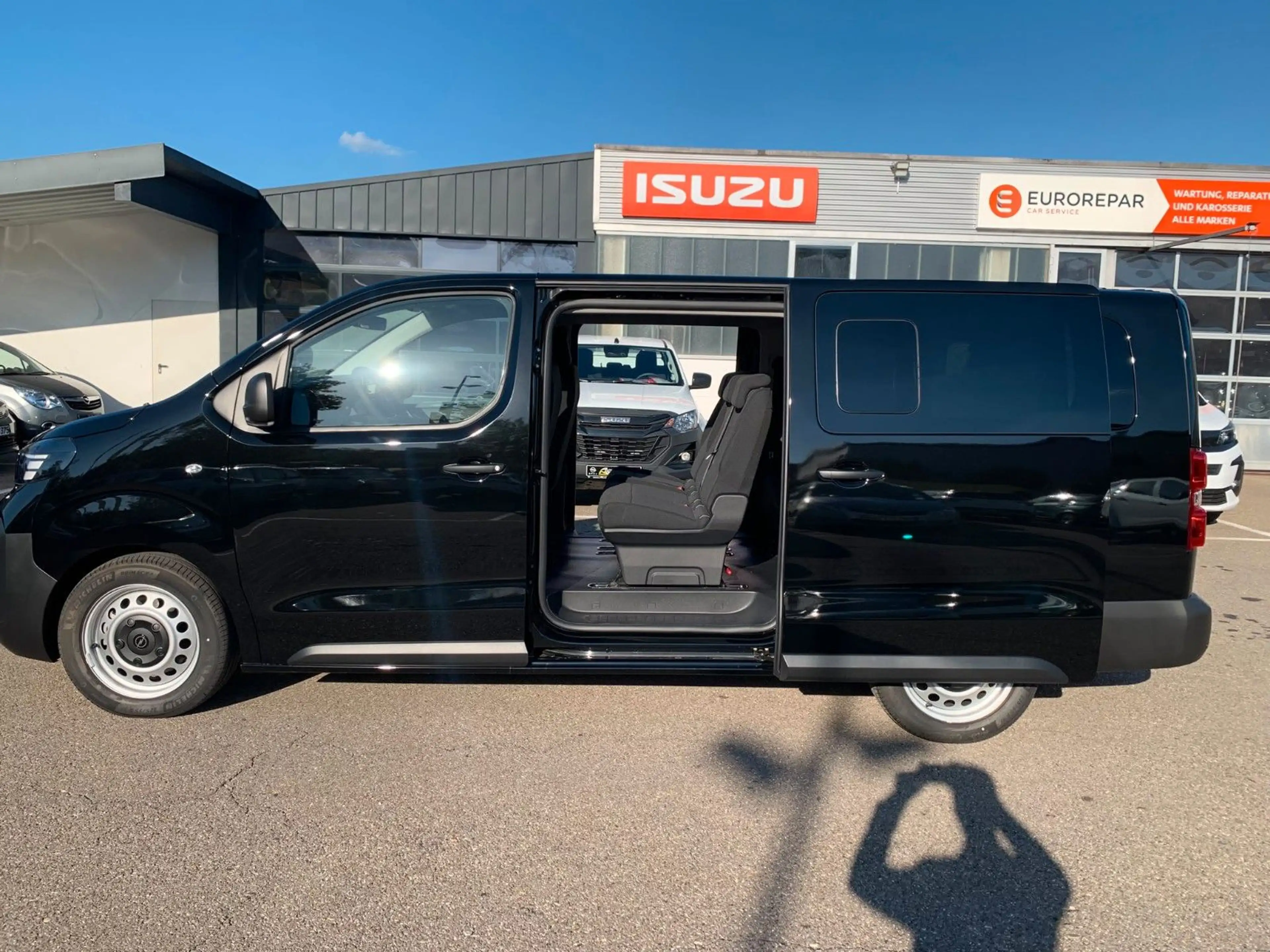 Opel Vivaro Kombi XL 8 Sitze Vollausst. 2.9 t Anhänge — photo 6