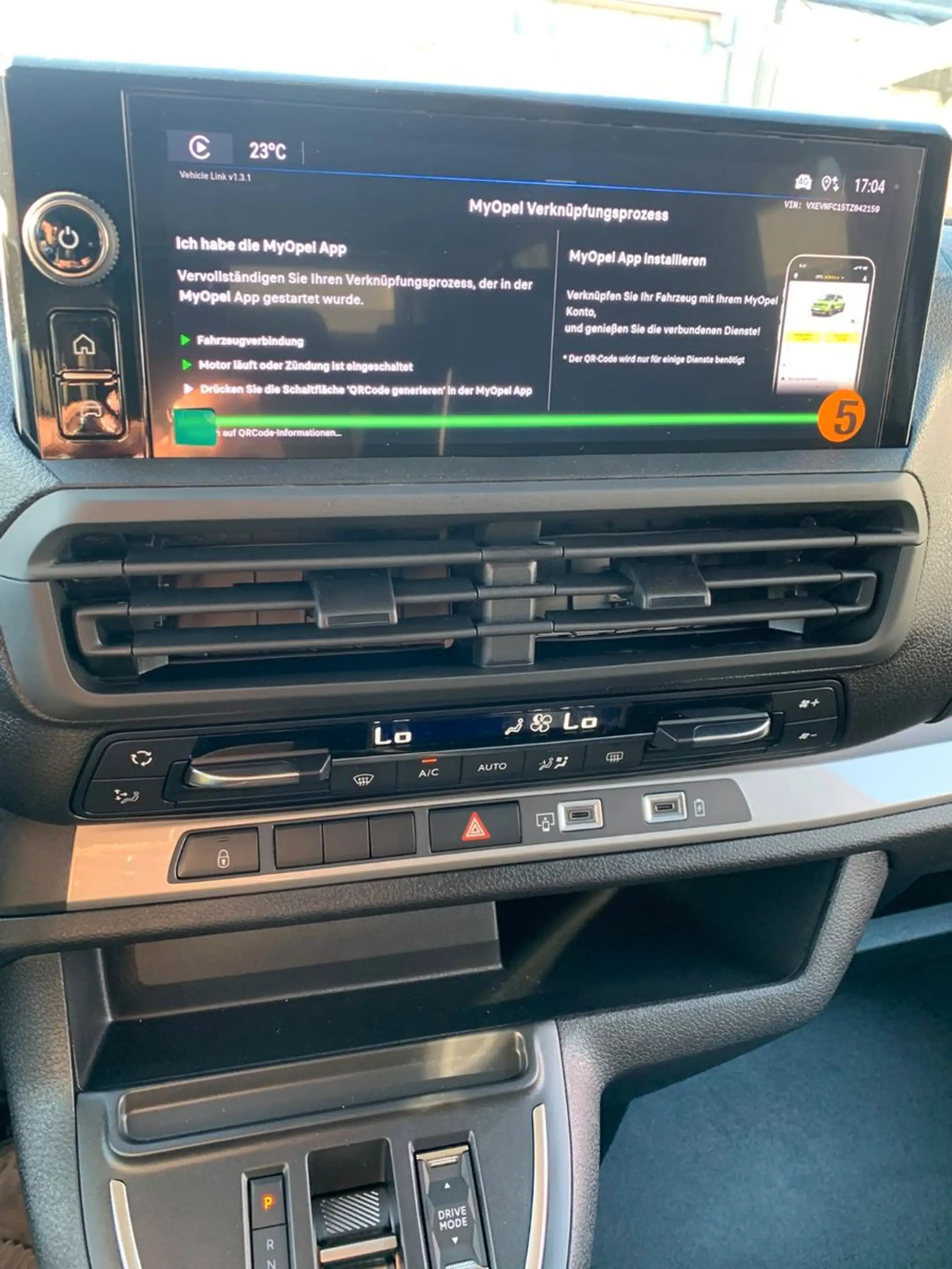 Opel Vivaro Kombi XL 8 Sitze Vollausst. 2.9 t Anhänge — photo 28