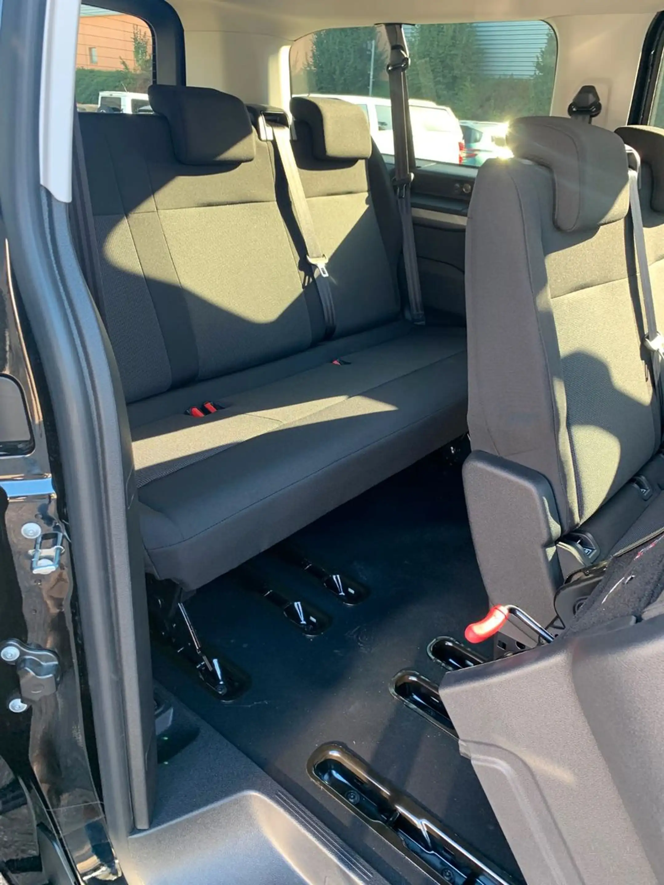 Opel Vivaro Kombi XL 8 Sitze Vollausst. 2.9 t Anhänge — photo 19