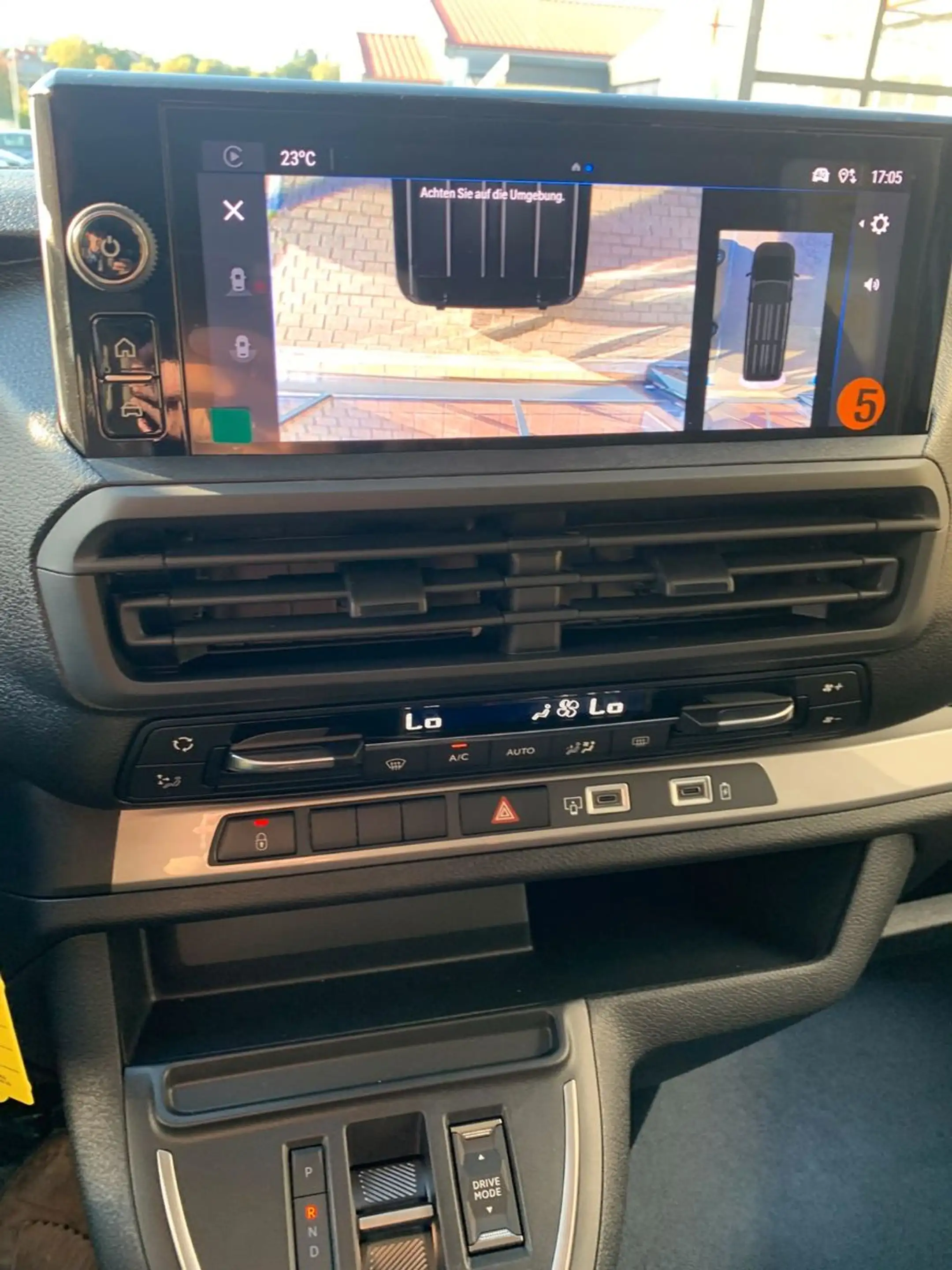 Opel Vivaro Kombi XL 8 Sitze Vollausst. 2.9 t Anhänge — photo 24