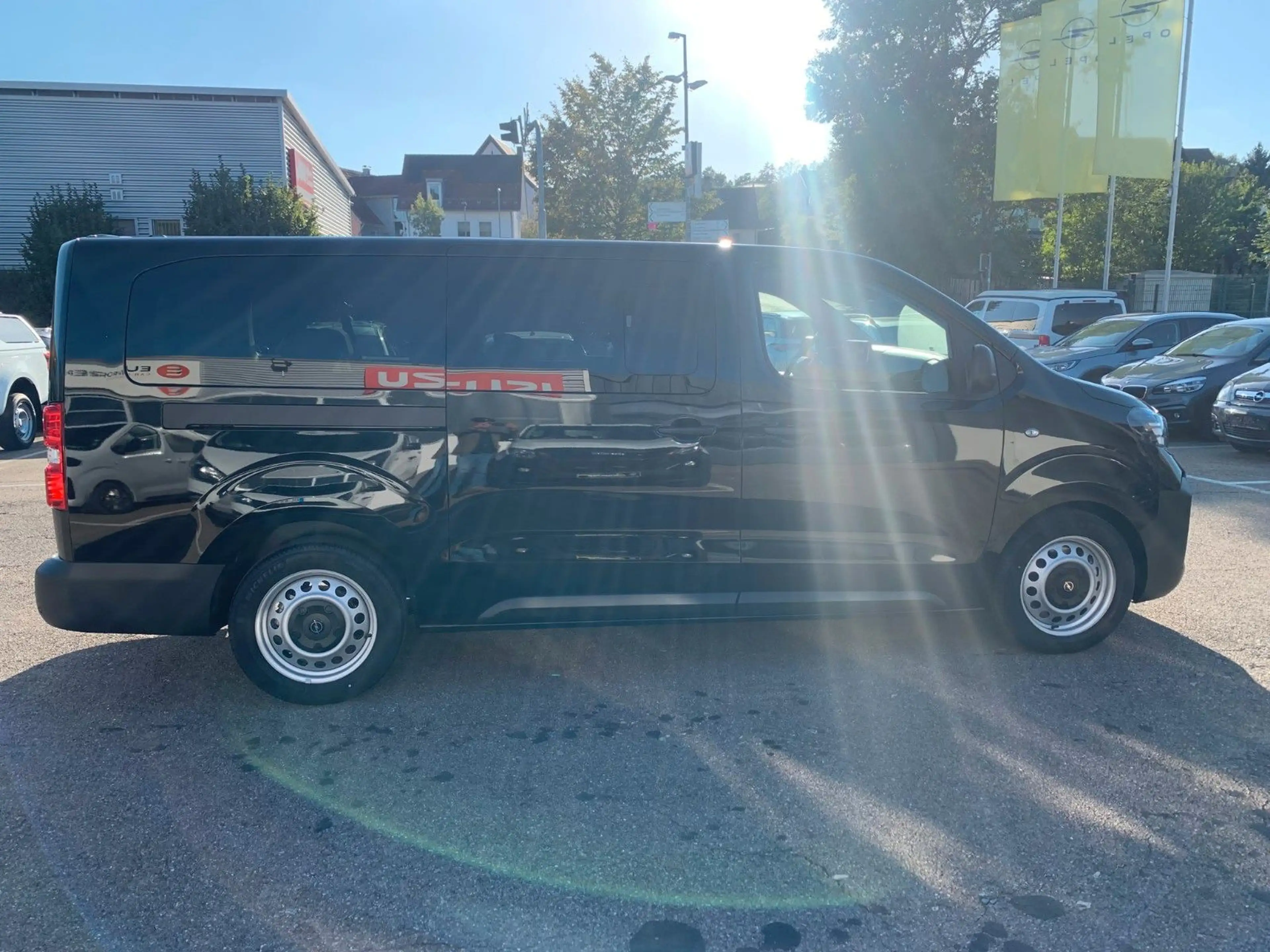 Opel Vivaro Kombi XL 8 Sitze Vollausst. 2.9 t Anhänge — photo 5