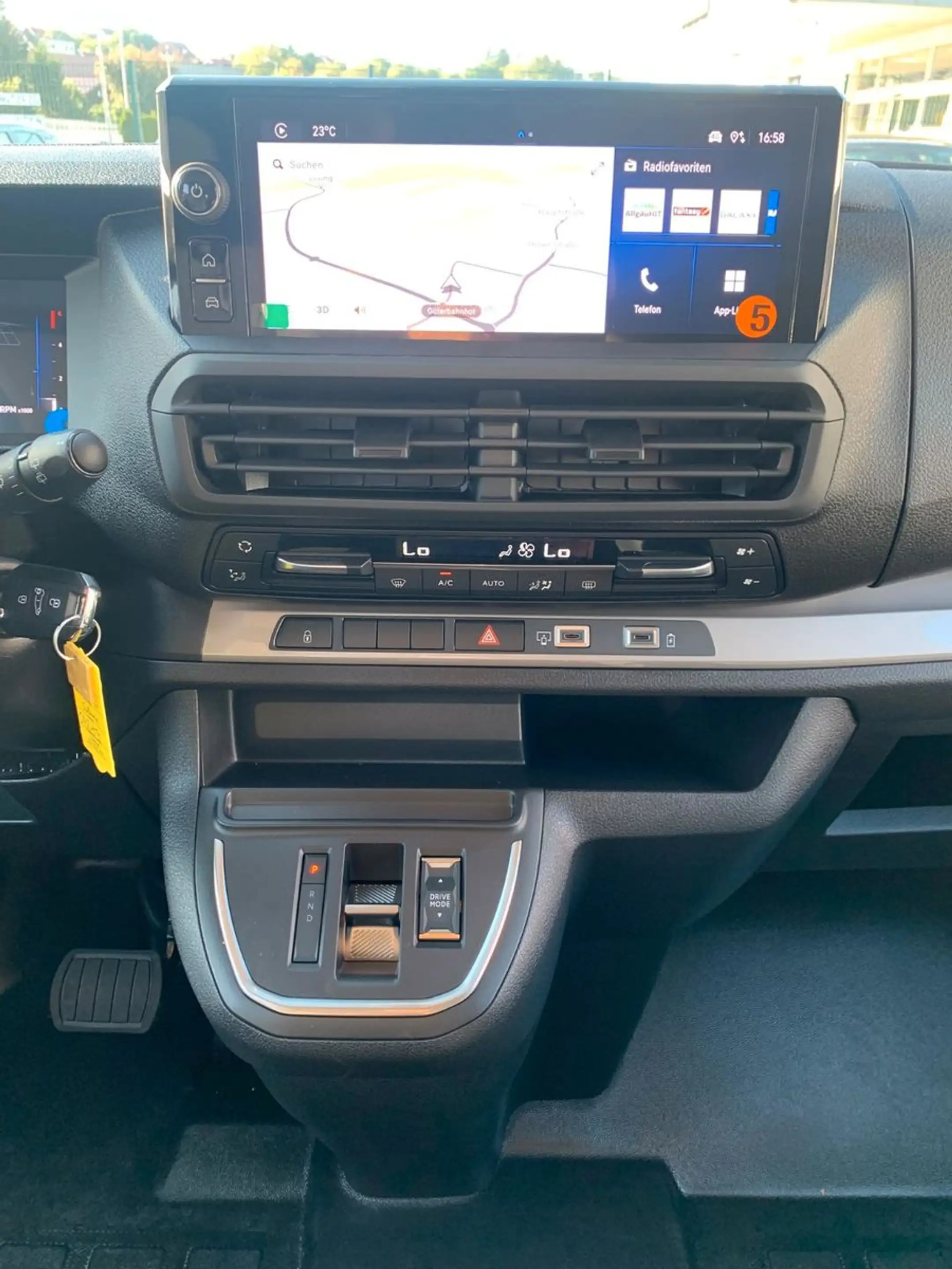 Opel Vivaro Kombi XL 8 Sitze Vollausst. 2.9 t Anhänge — photo 11