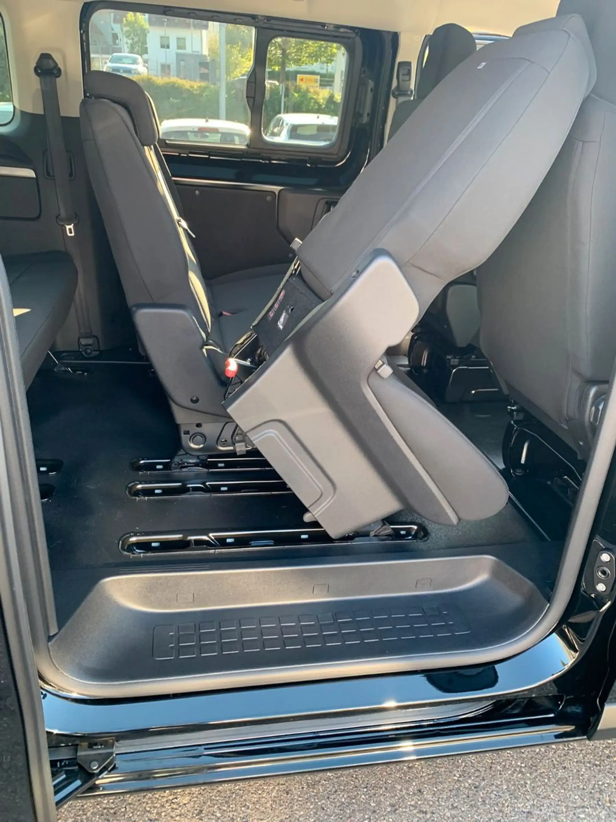 Opel Vivaro Kombi XL 8 Sitze Vollausst. 2.9 t Anhänge — photo 20