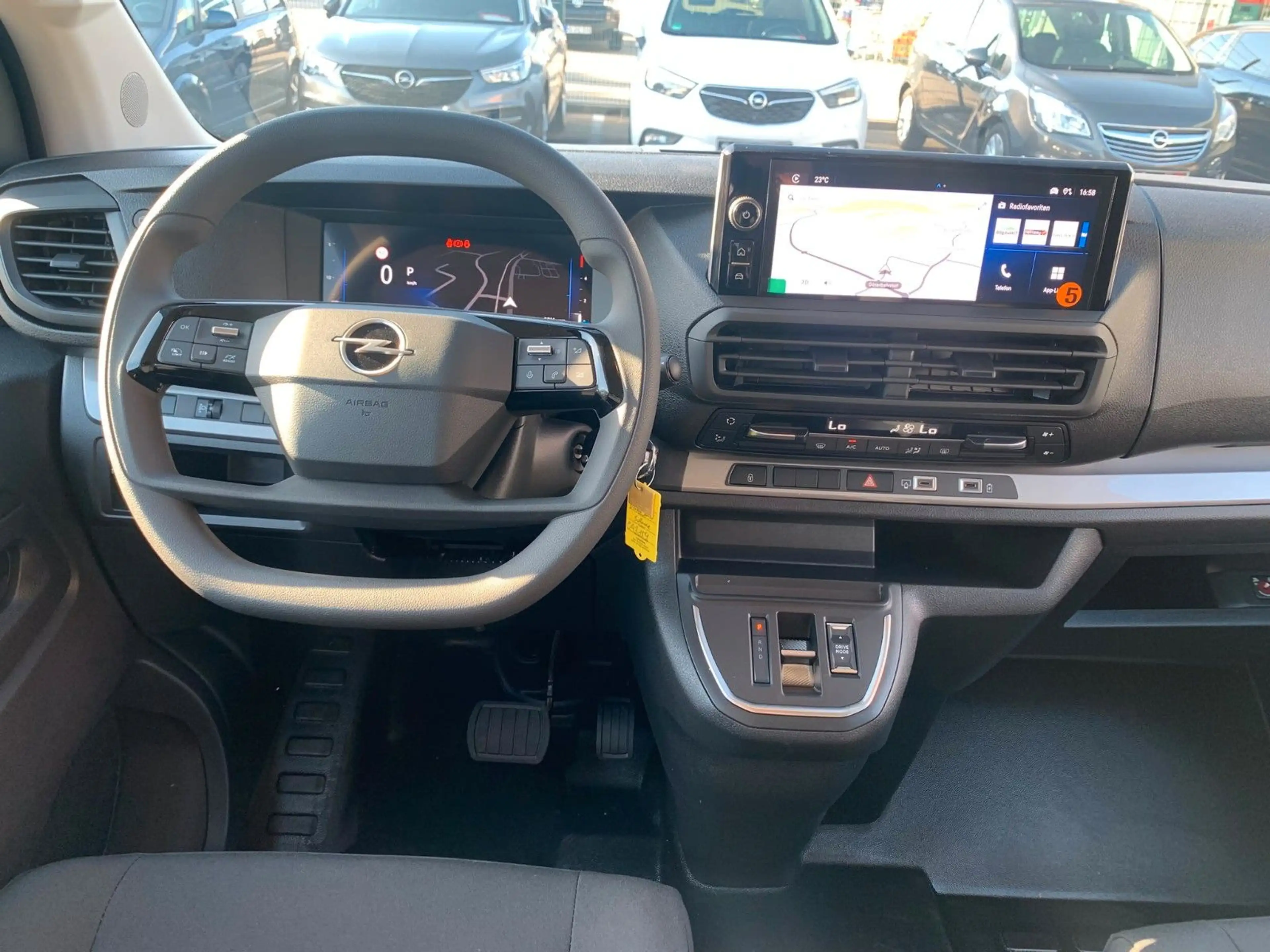 Opel Vivaro Kombi XL 8 Sitze Vollausst. 2.9 t Anhänge — photo 10
