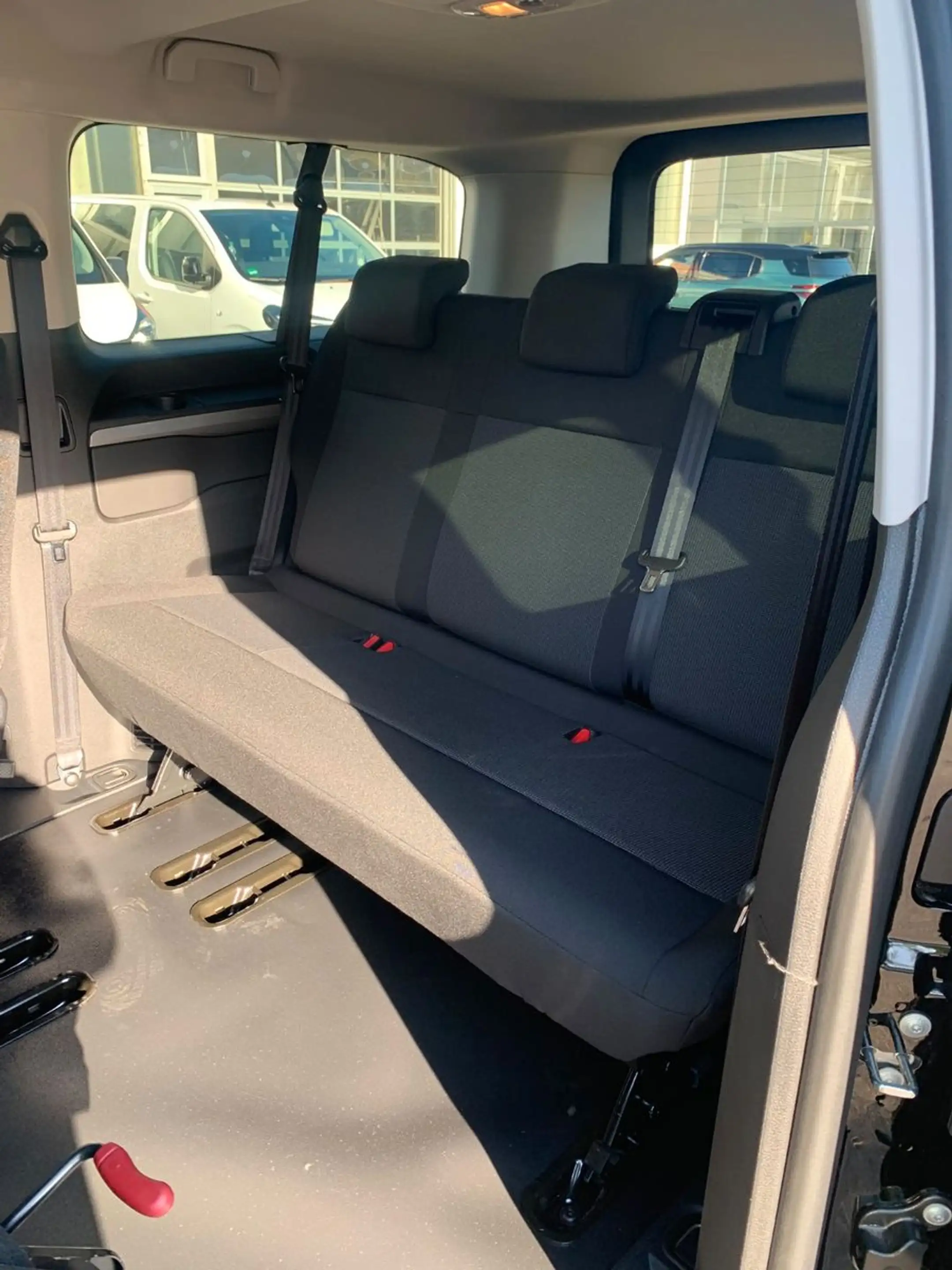 Opel Vivaro Kombi XL 8 Sitze Vollausst. 2.9 t Anhänge — photo 16