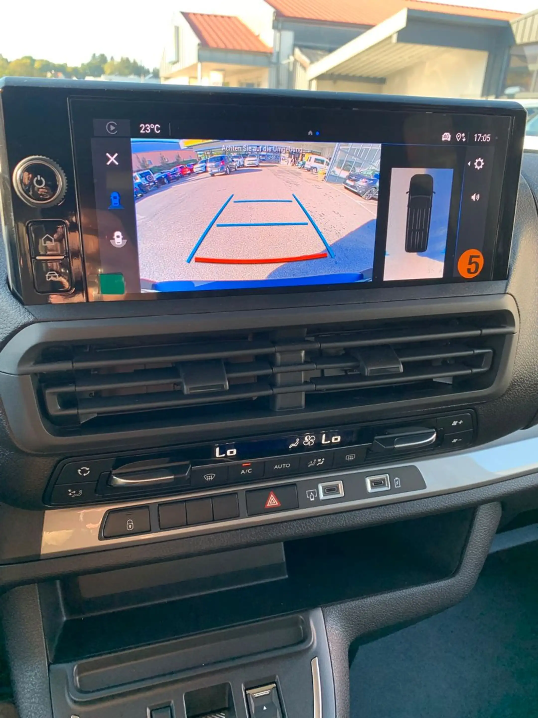 Opel Vivaro Kombi XL 8 Sitze Vollausst. 2.9 t Anhänge — photo 27