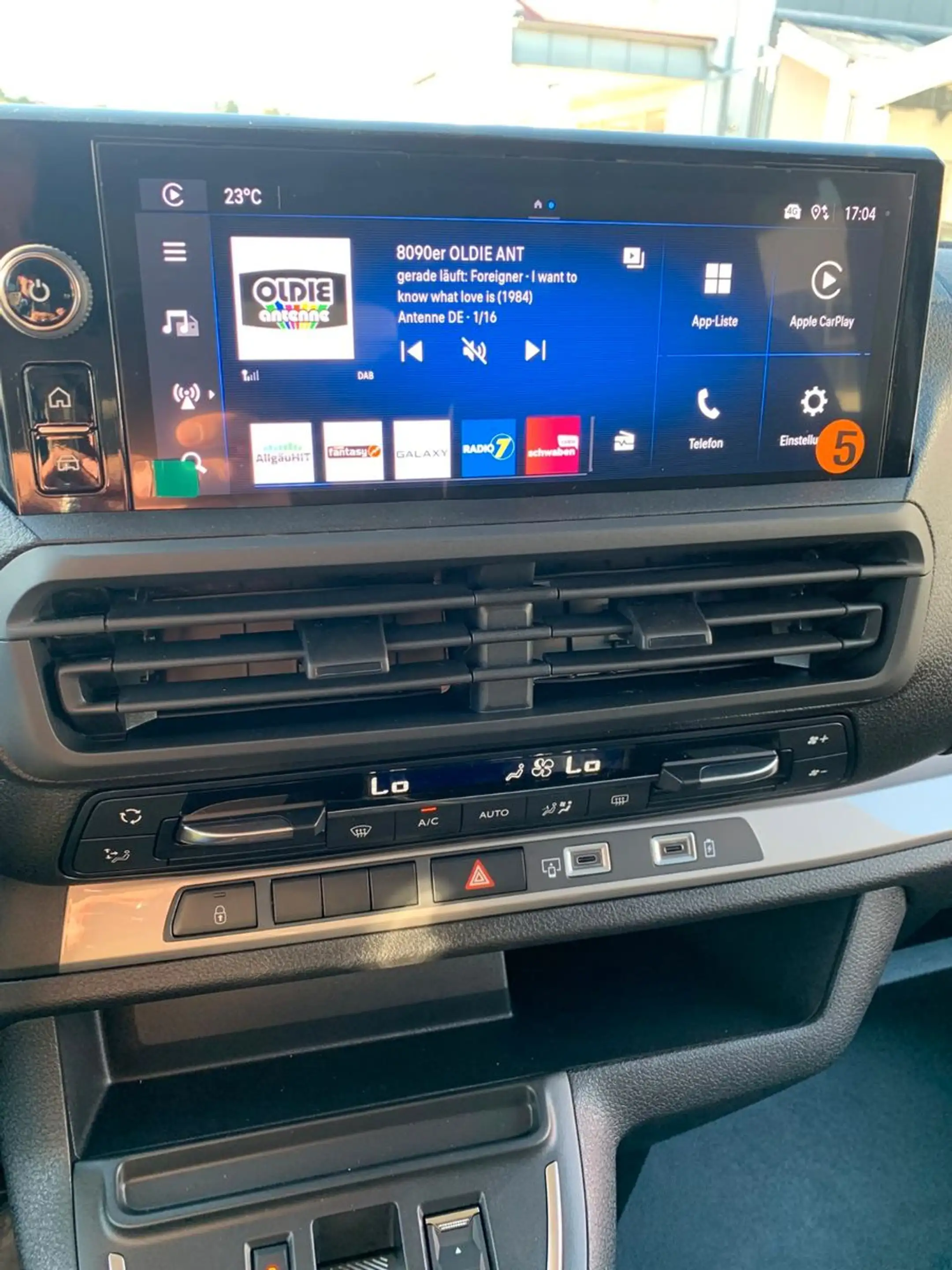 Opel Vivaro Kombi XL 8 Sitze Vollausst. 2.9 t Anhänge — photo 25