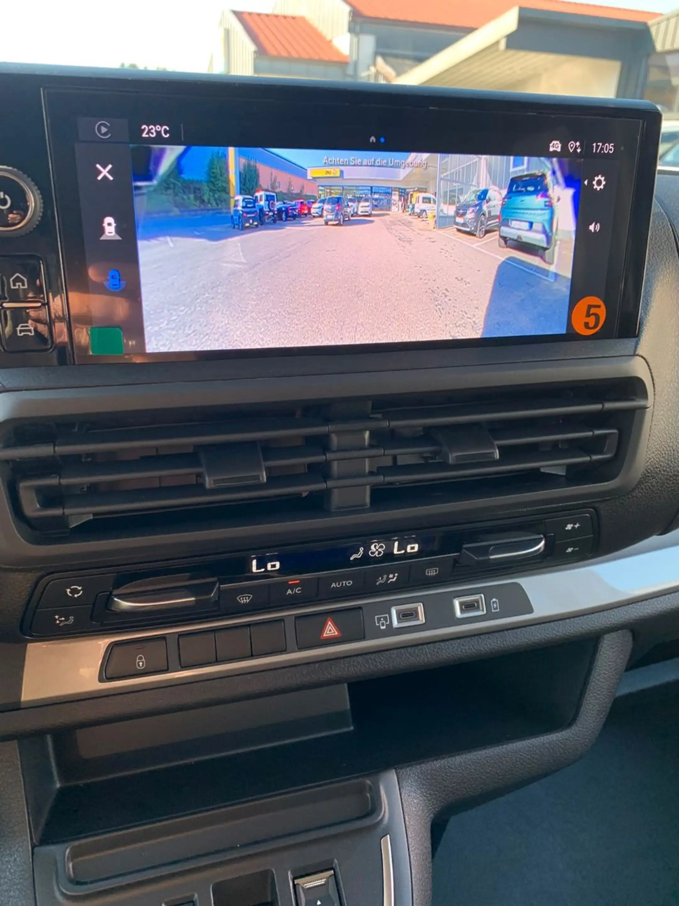 Opel Vivaro Kombi XL 8 Sitze Vollausst. 2.9 t Anhänge — photo 26