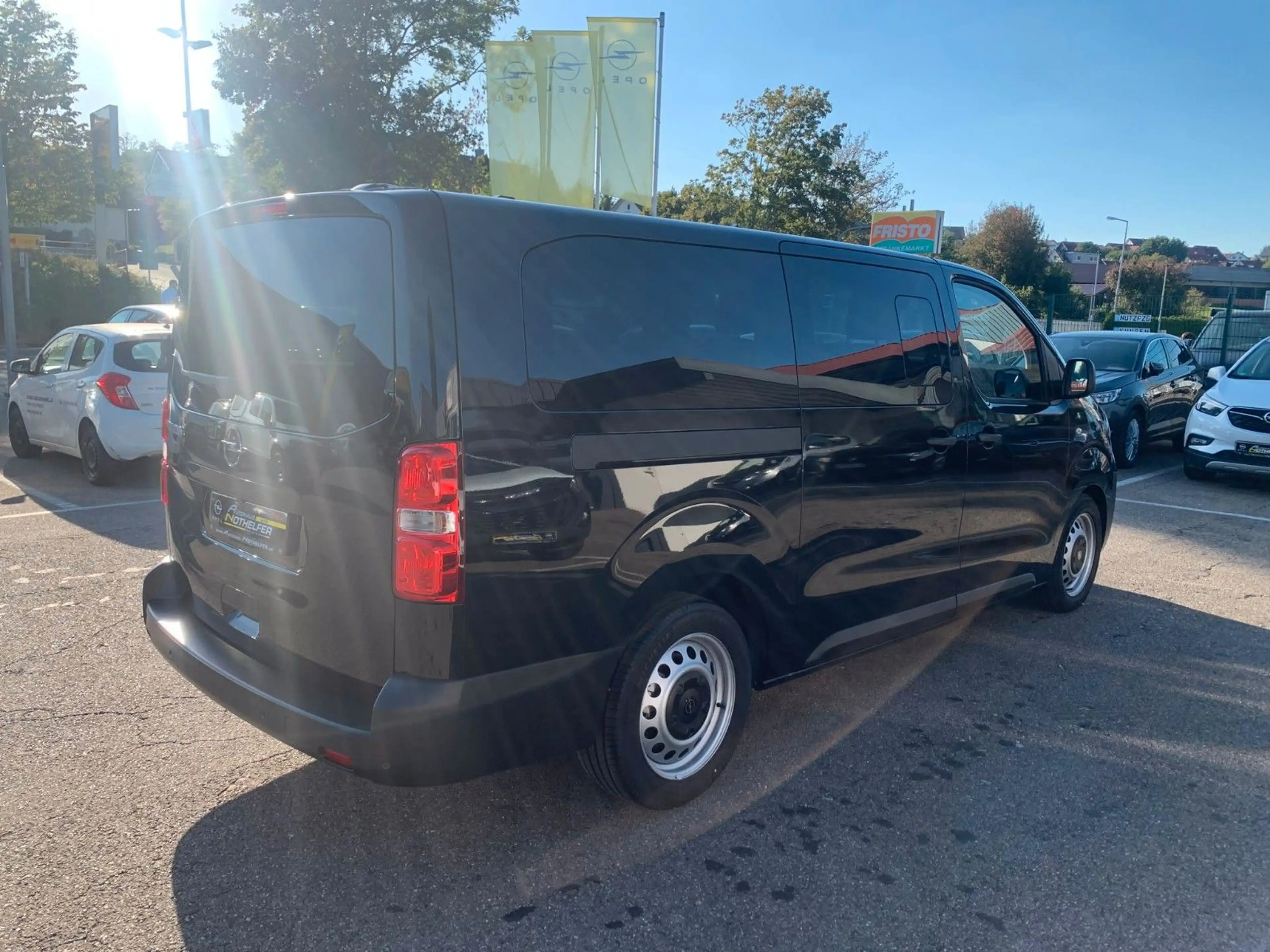 Opel Vivaro Kombi XL 8 Sitze Vollausst. 2.9 t Anhänge — photo 7