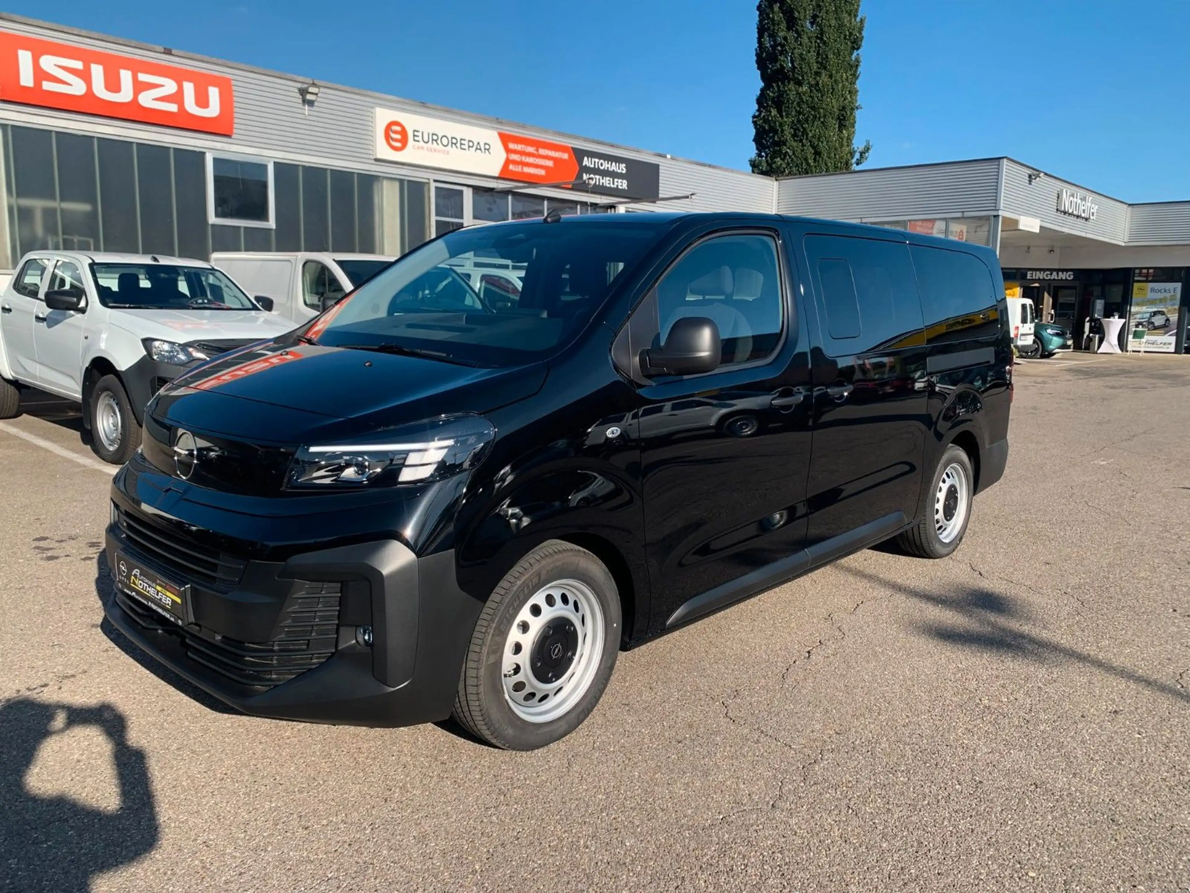 Opel Vivaro Kombi XL 8 Sitze Vollausst. 2.9 t Anhänge — photo 2