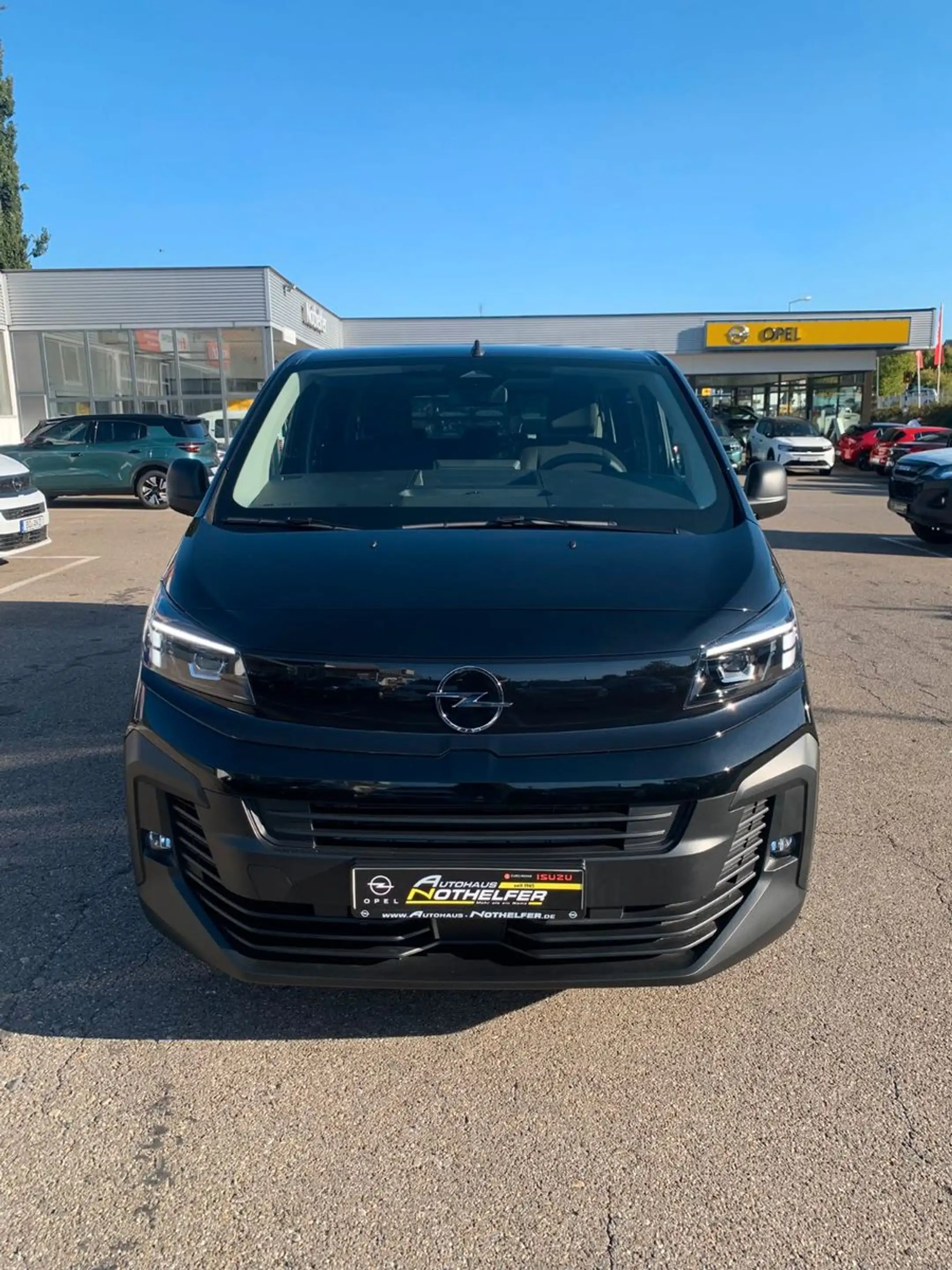 Opel Vivaro Kombi XL 8 Sitze Vollausst. 2.9 t Anhänge — photo 3