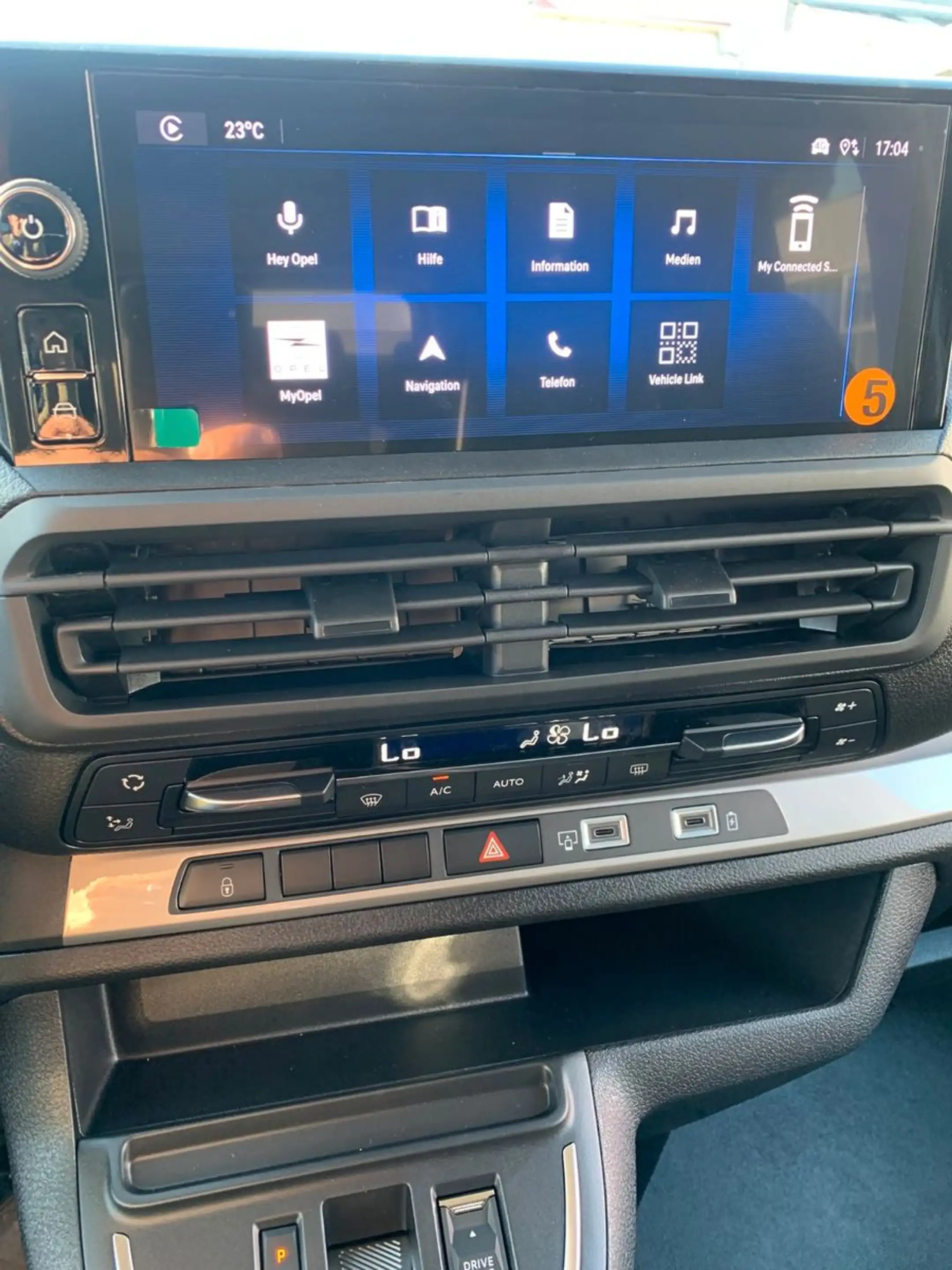 Opel Vivaro Kombi XL 8 Sitze Vollausst. 2.9 t Anhänge — photo 29