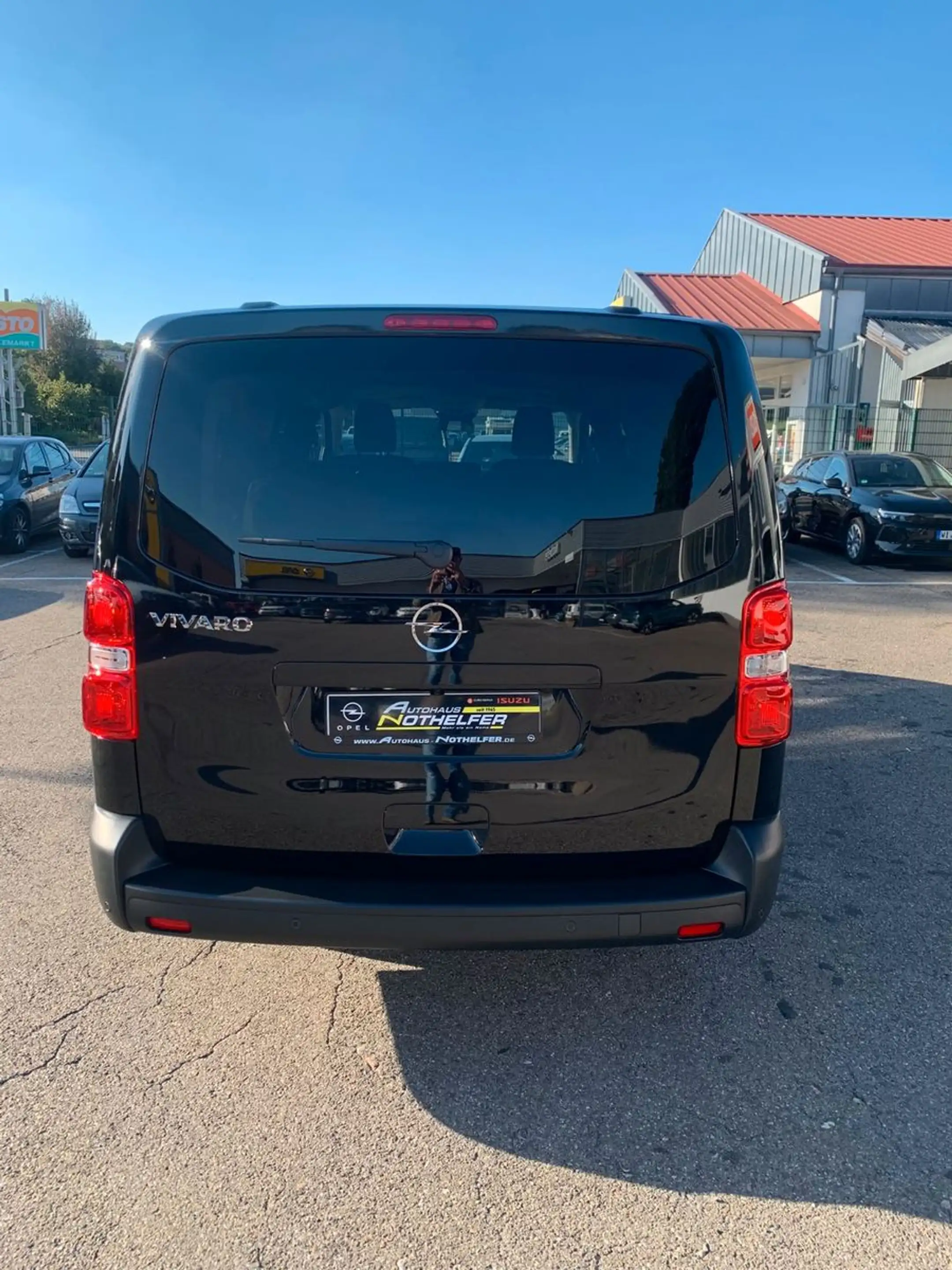 Opel Vivaro Kombi XL 8 Sitze Vollausst. 2.9 t Anhänge — photo 8