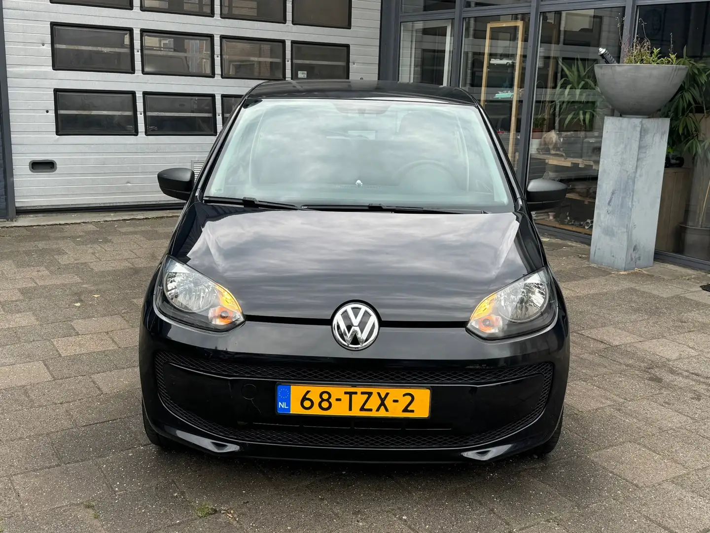 Volkswagen up! 1.0 take up! BlueMotion | Airco | NW APK Schwarz - 2