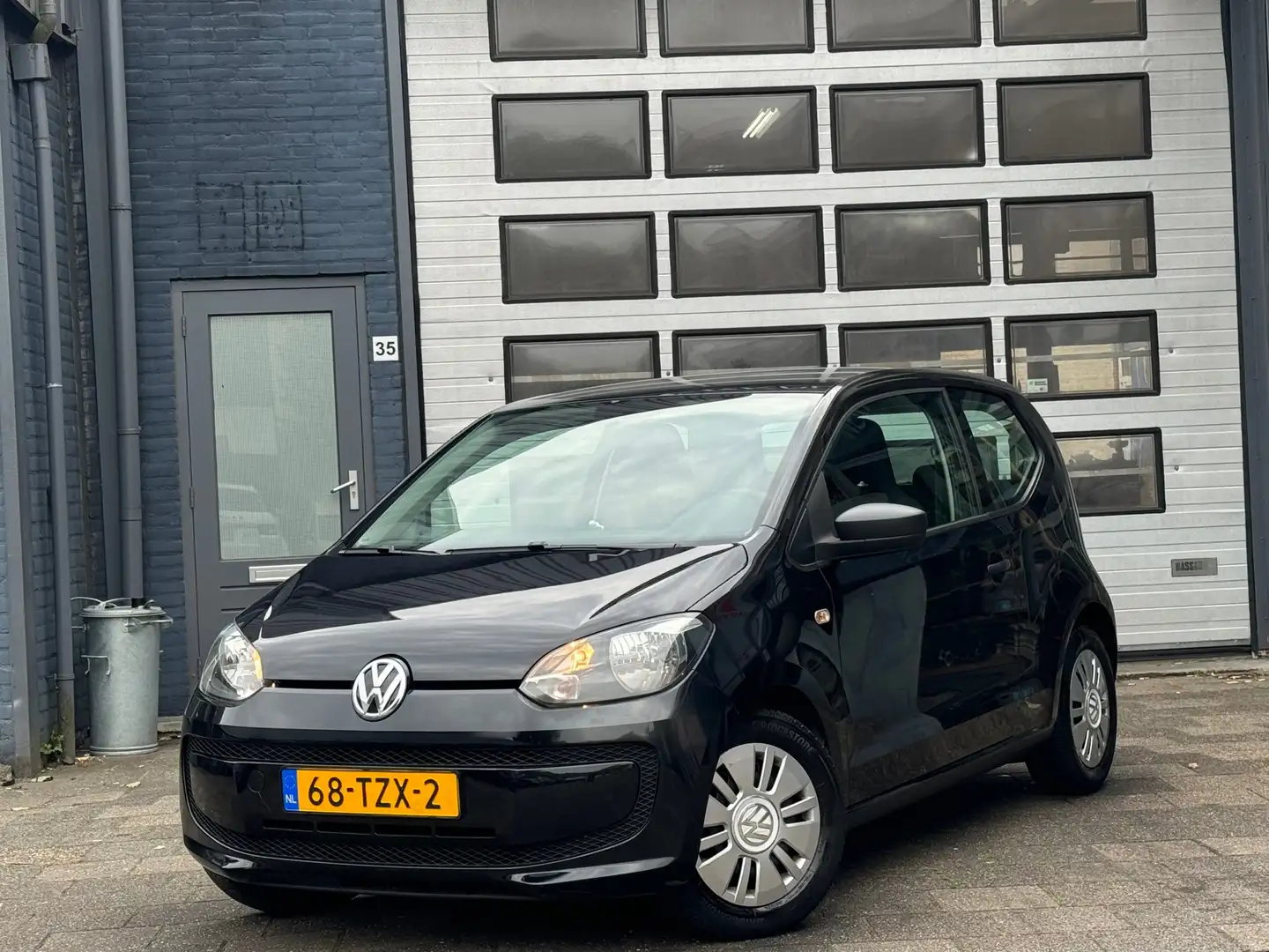 Volkswagen up! 1.0 take up! BlueMotion | Airco | NW APK Schwarz - 1