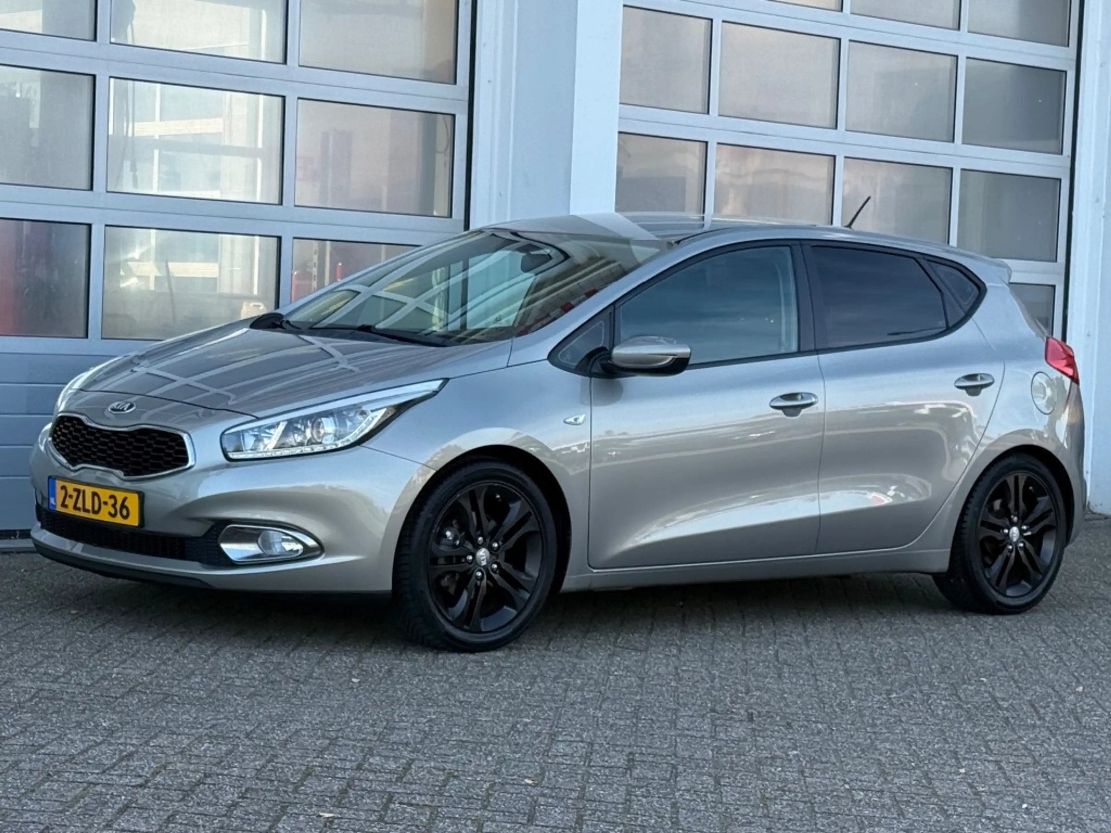 Kia Ceed / cee'd 1.6 GDI 135PK Comfortline Airco Cruise Trekhaak