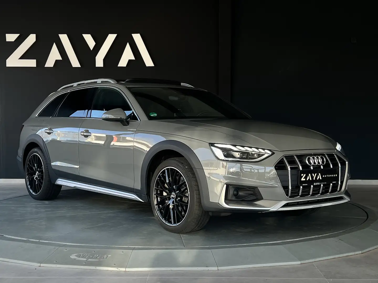 Audi A4 allroad 45 TFSI Quattro*PANO*AHK*B&O*STAND-HZ Grau - 1