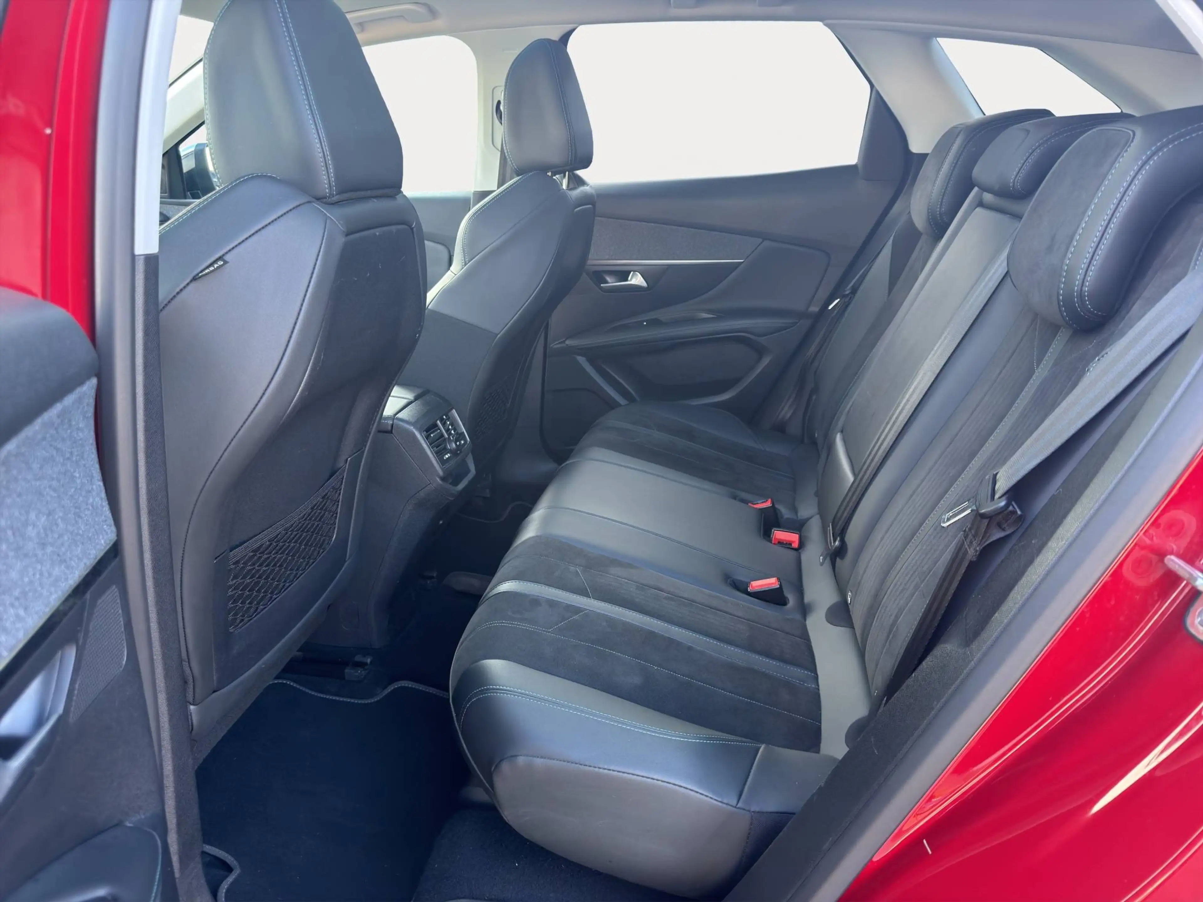 Peugeot 3008 3008 1.2 PureTech Allure — photo 13
