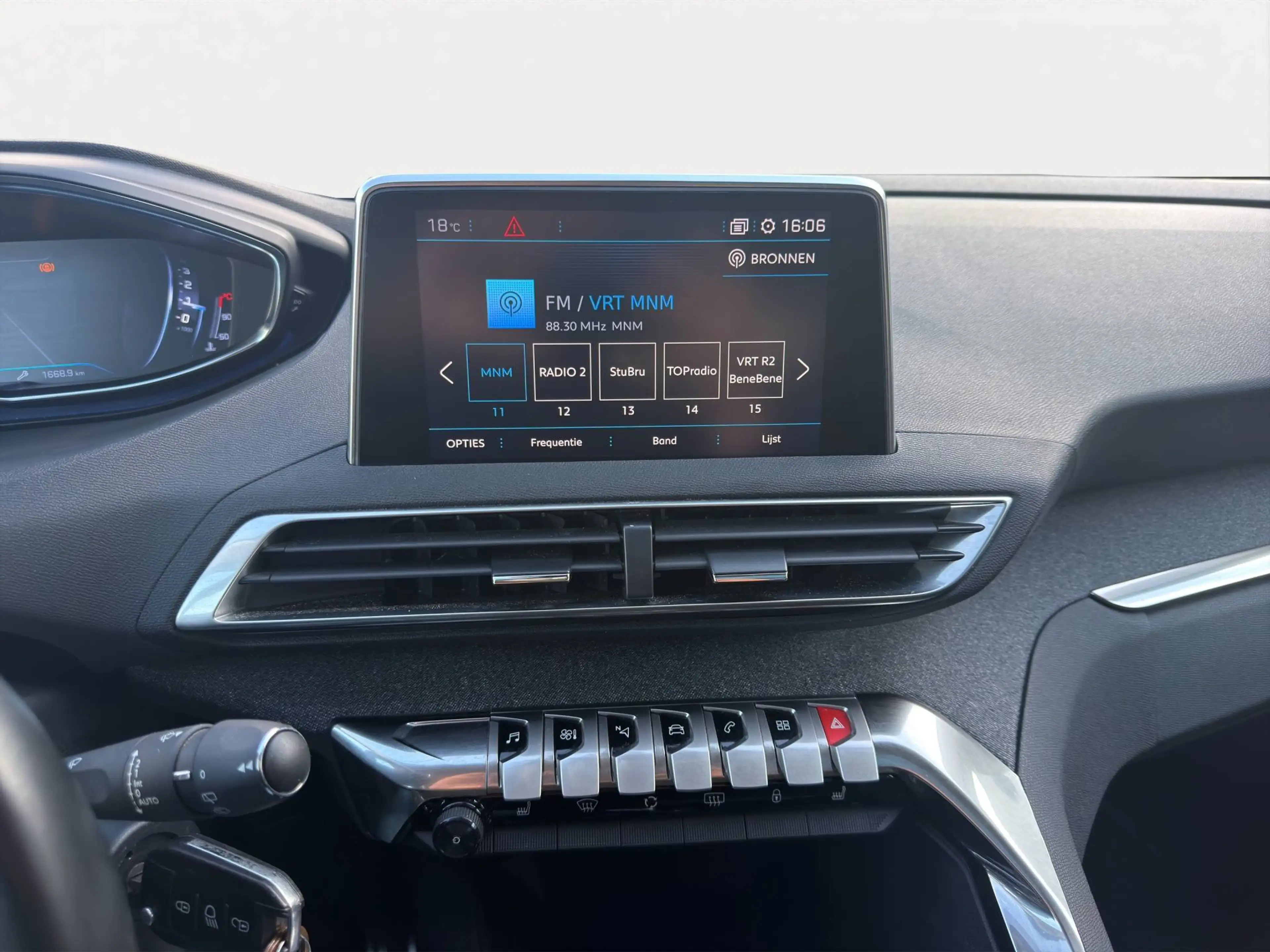 Peugeot 3008 3008 1.2 PureTech Allure — photo 15