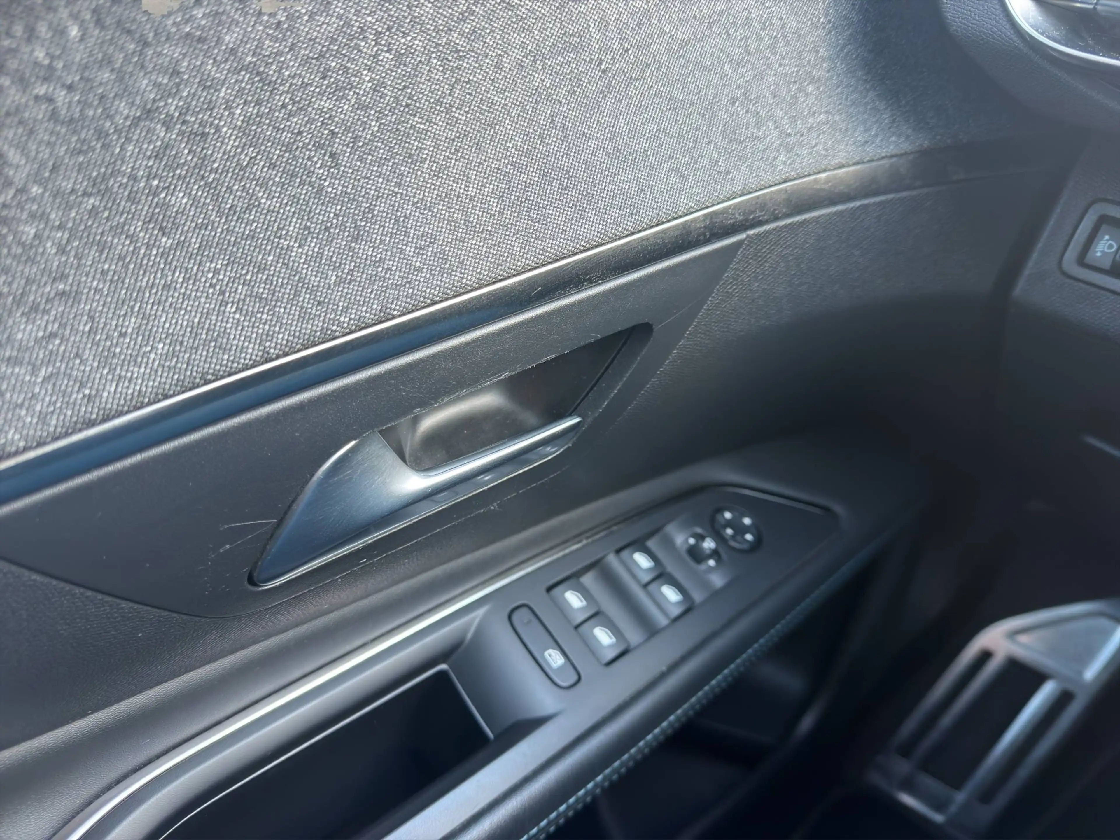 Peugeot 3008 3008 1.2 PureTech Allure — photo 12