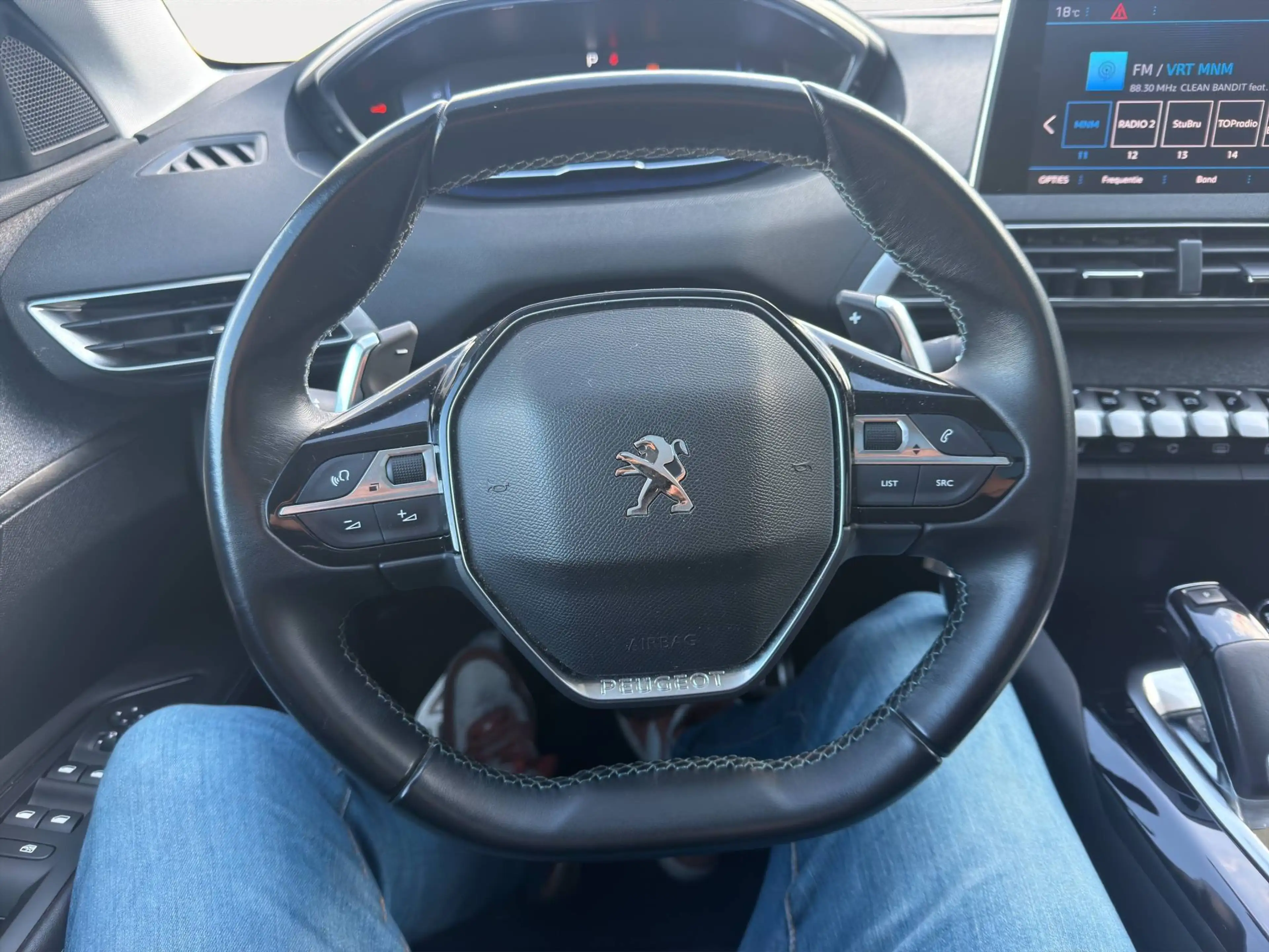 Peugeot 3008 3008 1.2 PureTech Allure — photo 10