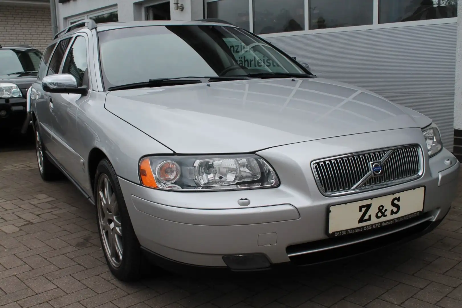 Volvo V70 Kombi D5 Kinetic *TÜV-NEU* Argent - 1