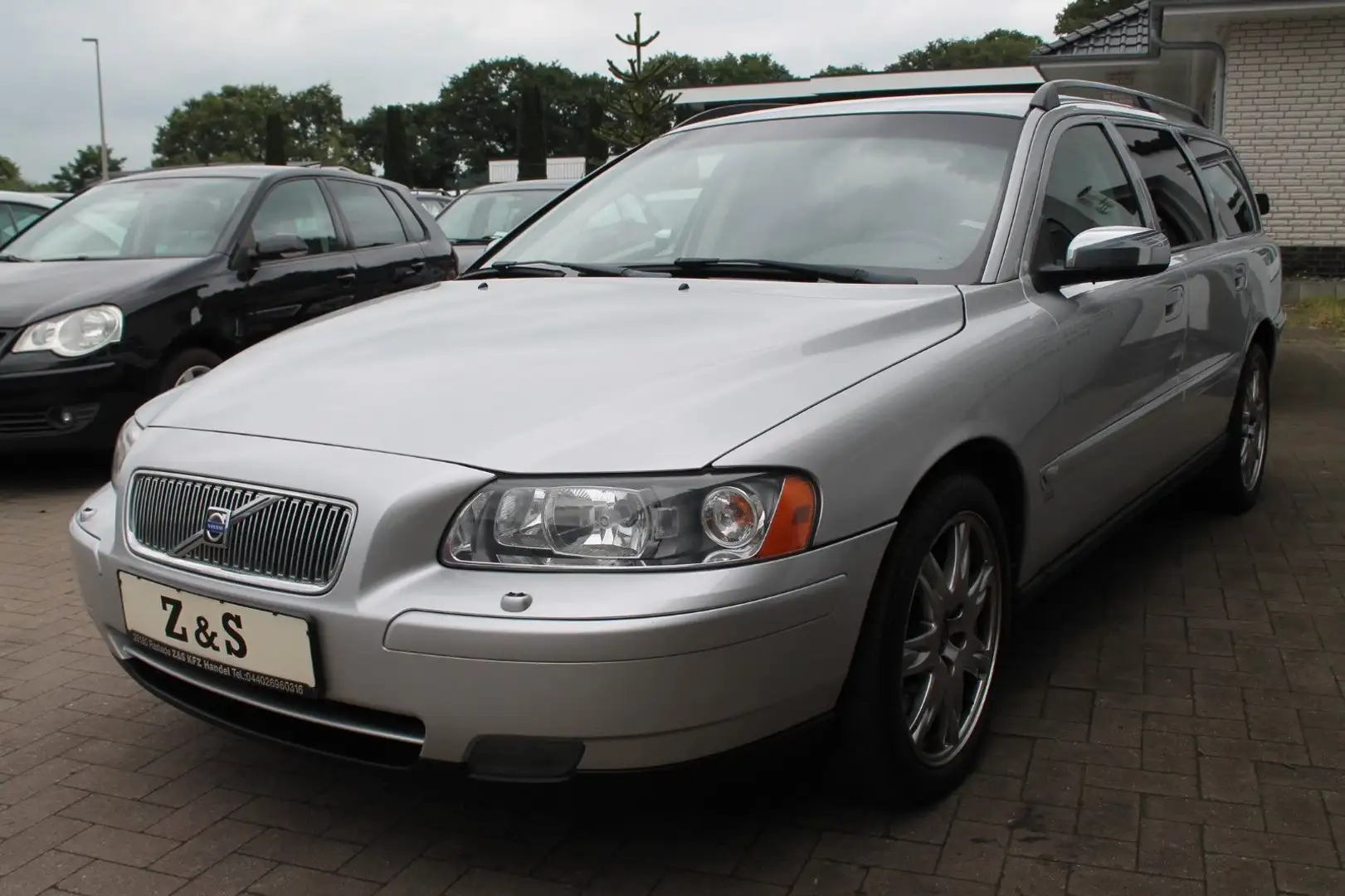 Volvo V70 Kombi D5 Kinetic *TÜV-NEU* Argent - 2
