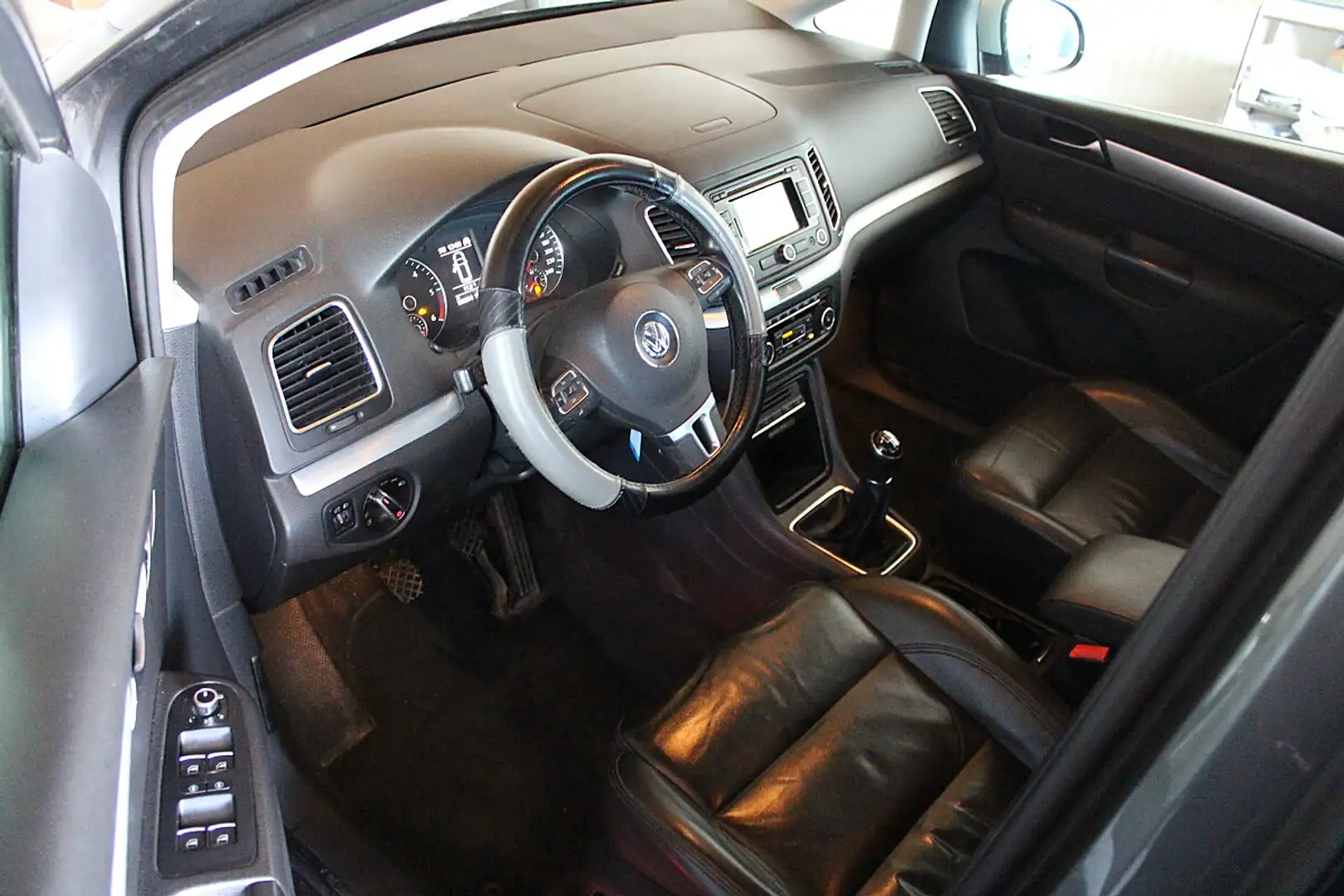 Volkswagen Sharan 2,0 Tdi 7 Sitzer Anhänger Navi Leder.... Grau - 2