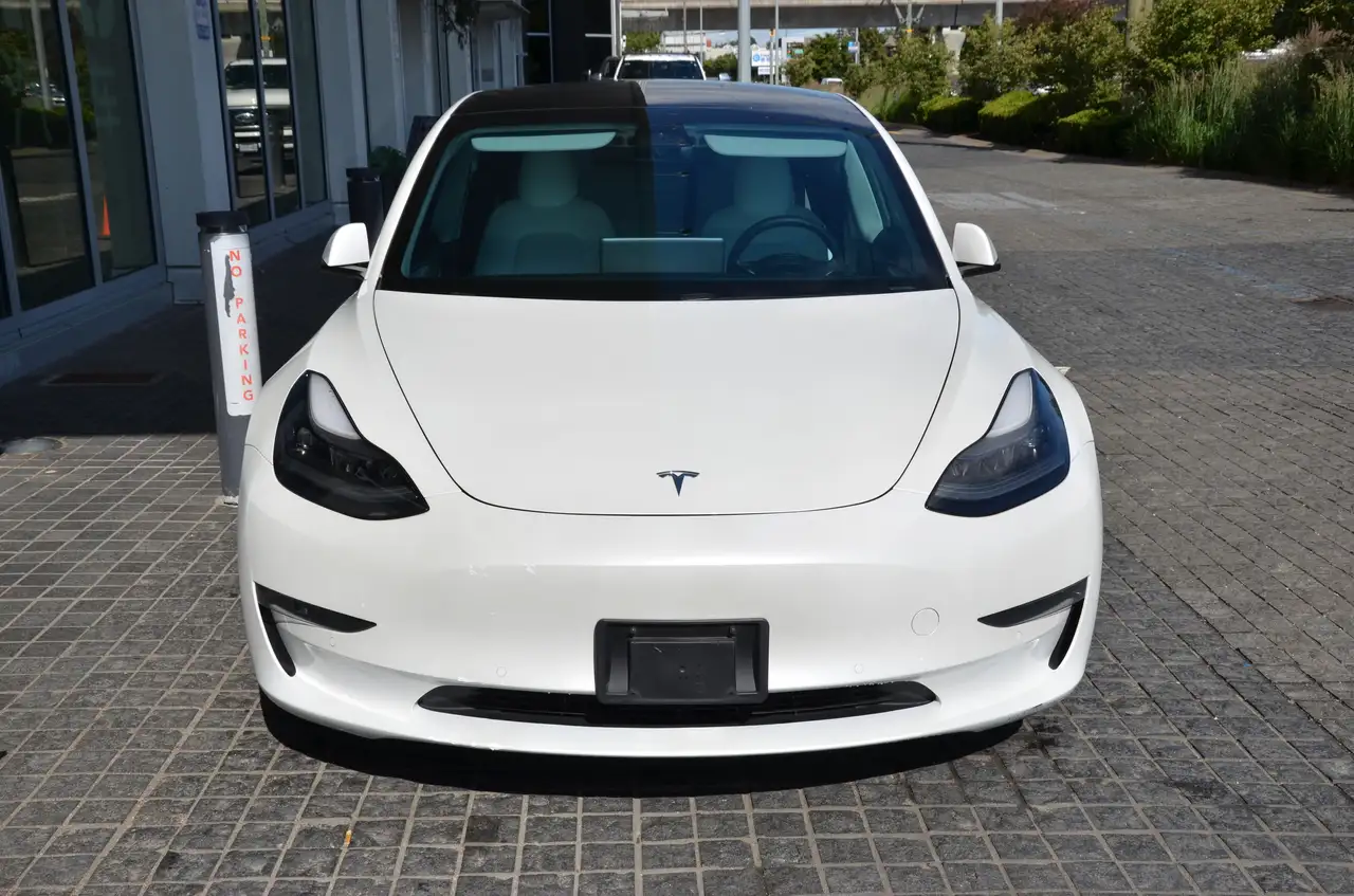 Tesla Model 3 fotografie Tesla Model 3