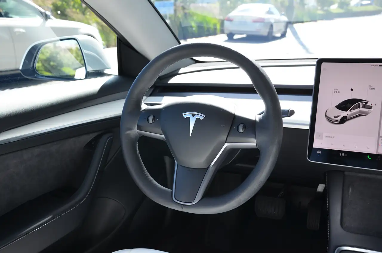 Tesla Model 3 fotografie Tesla Model 3