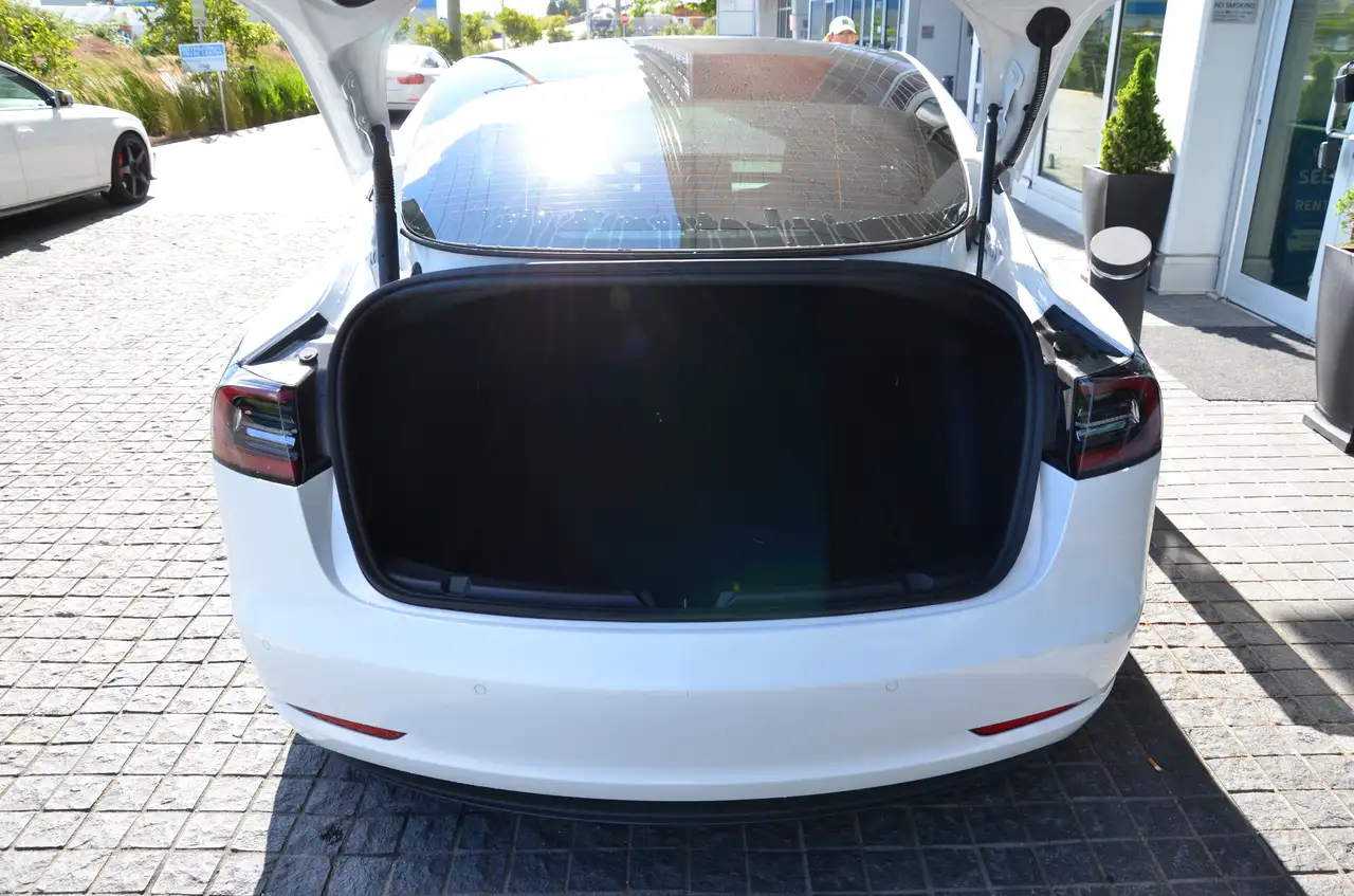Tesla Model 3 fotografie Tesla Model 3