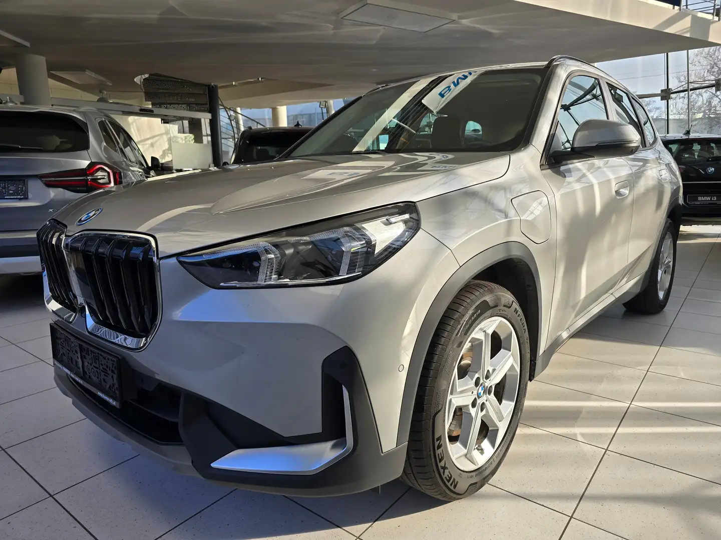 BMW X1 25e Hybrid Allrad Aut. Head-Up /Komfortzugang/Navi Silber - 1