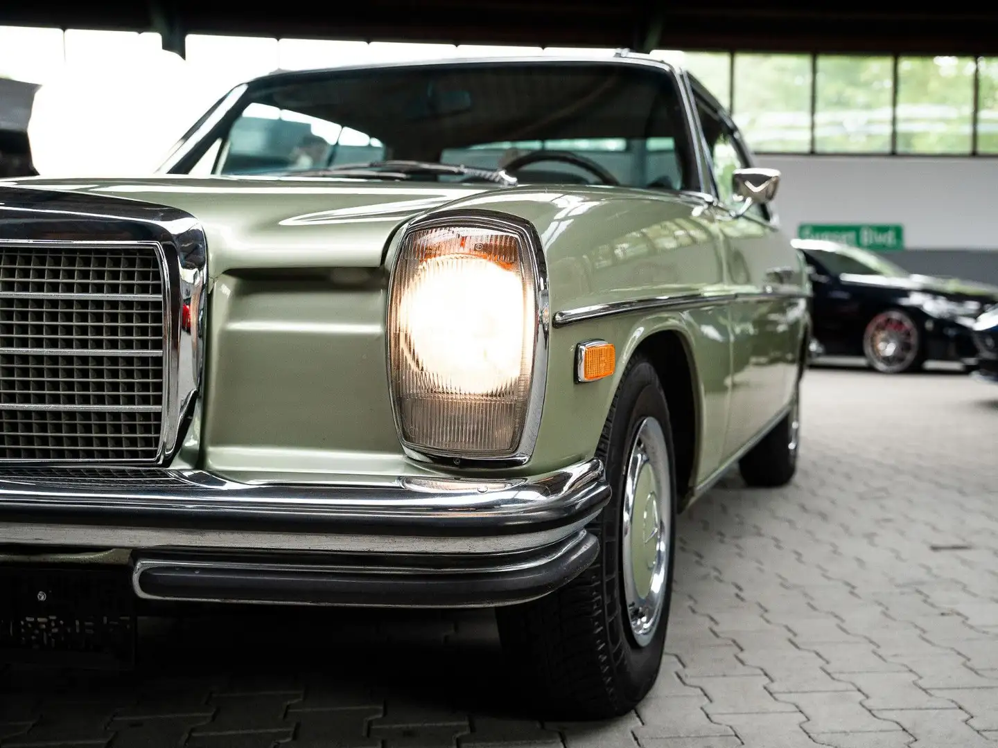 Mercedes-Benz 280 CE w 114 Coupe sehr sehr schön Grün - 2