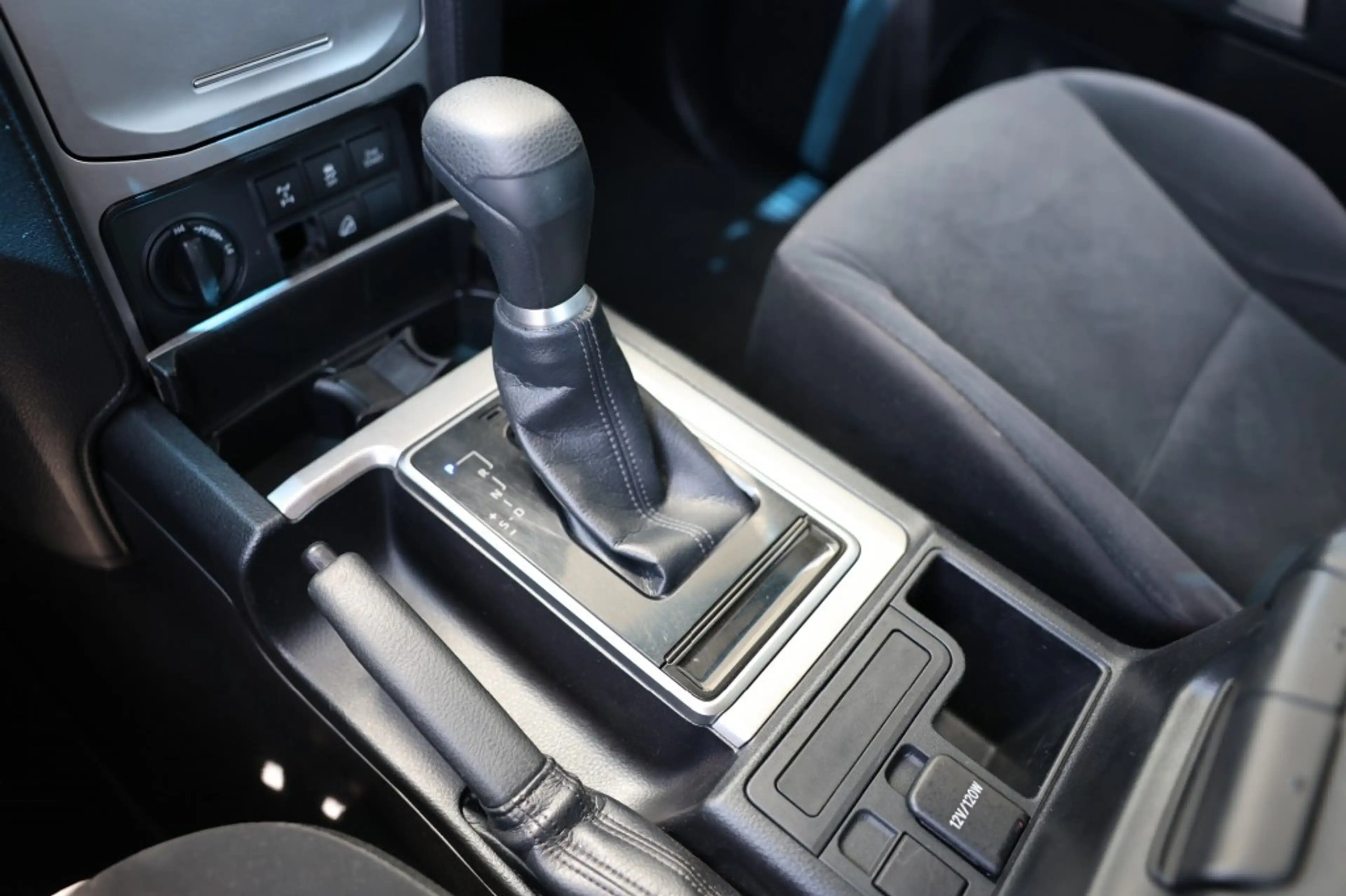 Toyota Land Cruiser 2.8 D-4D 3DRS COMFORT A/T VAN — photo 13