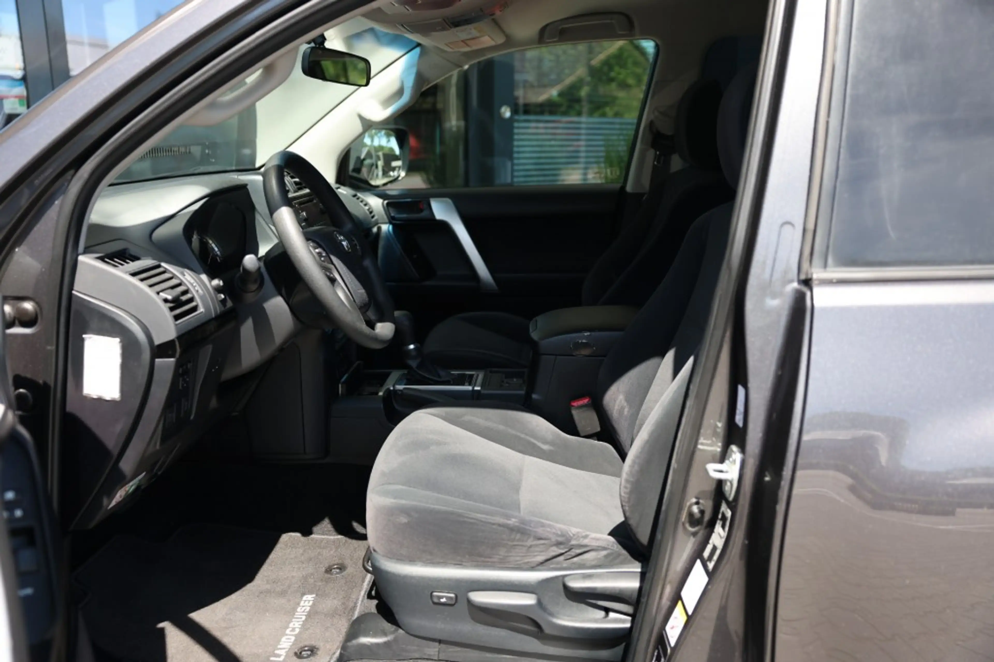 Toyota Land Cruiser 2.8 D-4D 3DRS COMFORT A/T VAN — photo 8