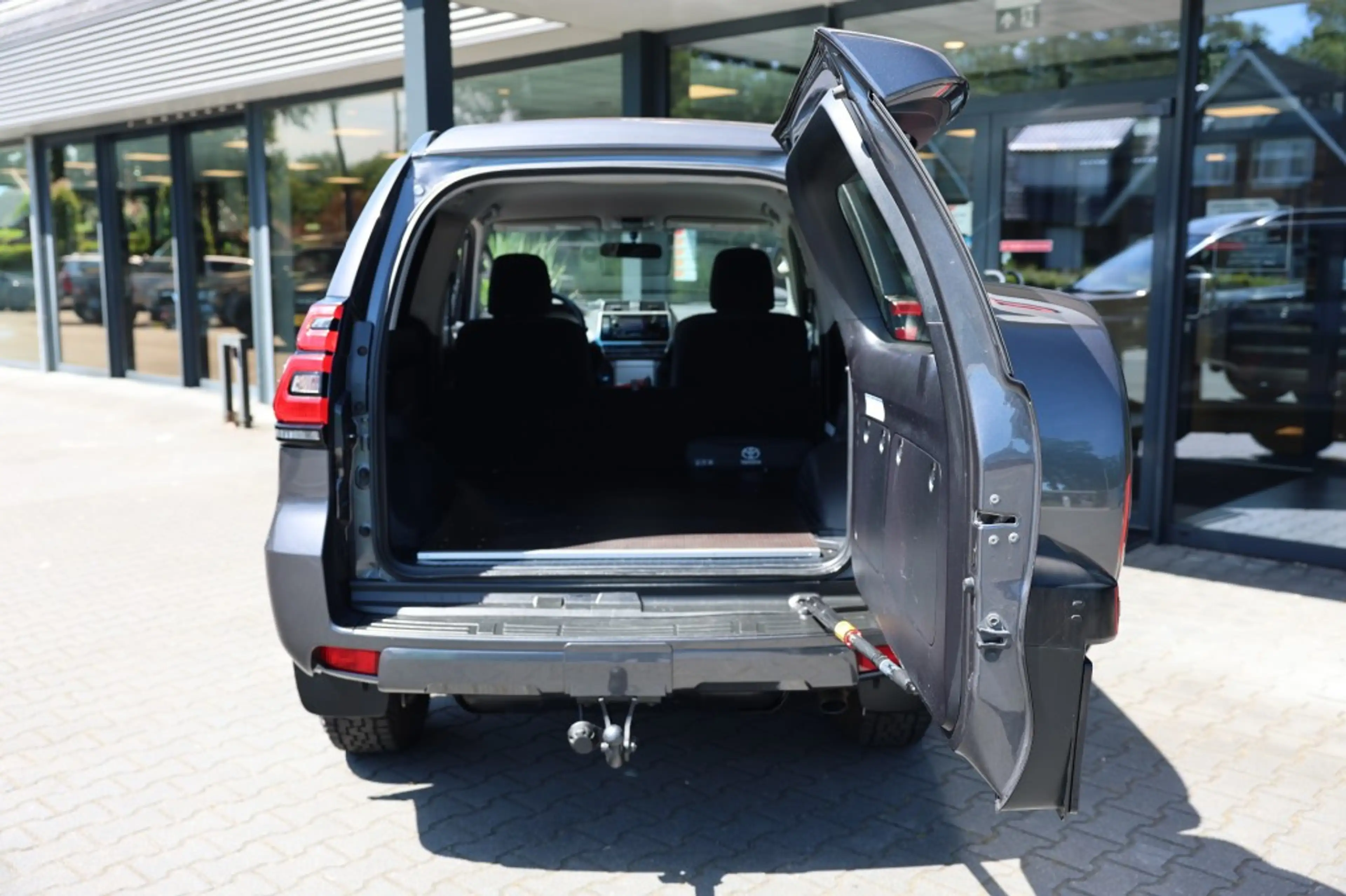 Toyota Land Cruiser 2.8 D-4D 3DRS COMFORT A/T VAN — photo 6