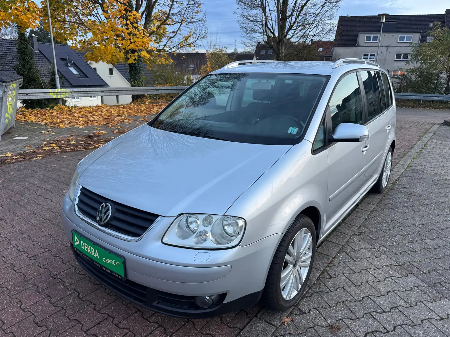 Volkswagen Touran Highline 1,9 TDI.  7 SITZER . DSG AUTOMATIK.1.Hand Silber - 2