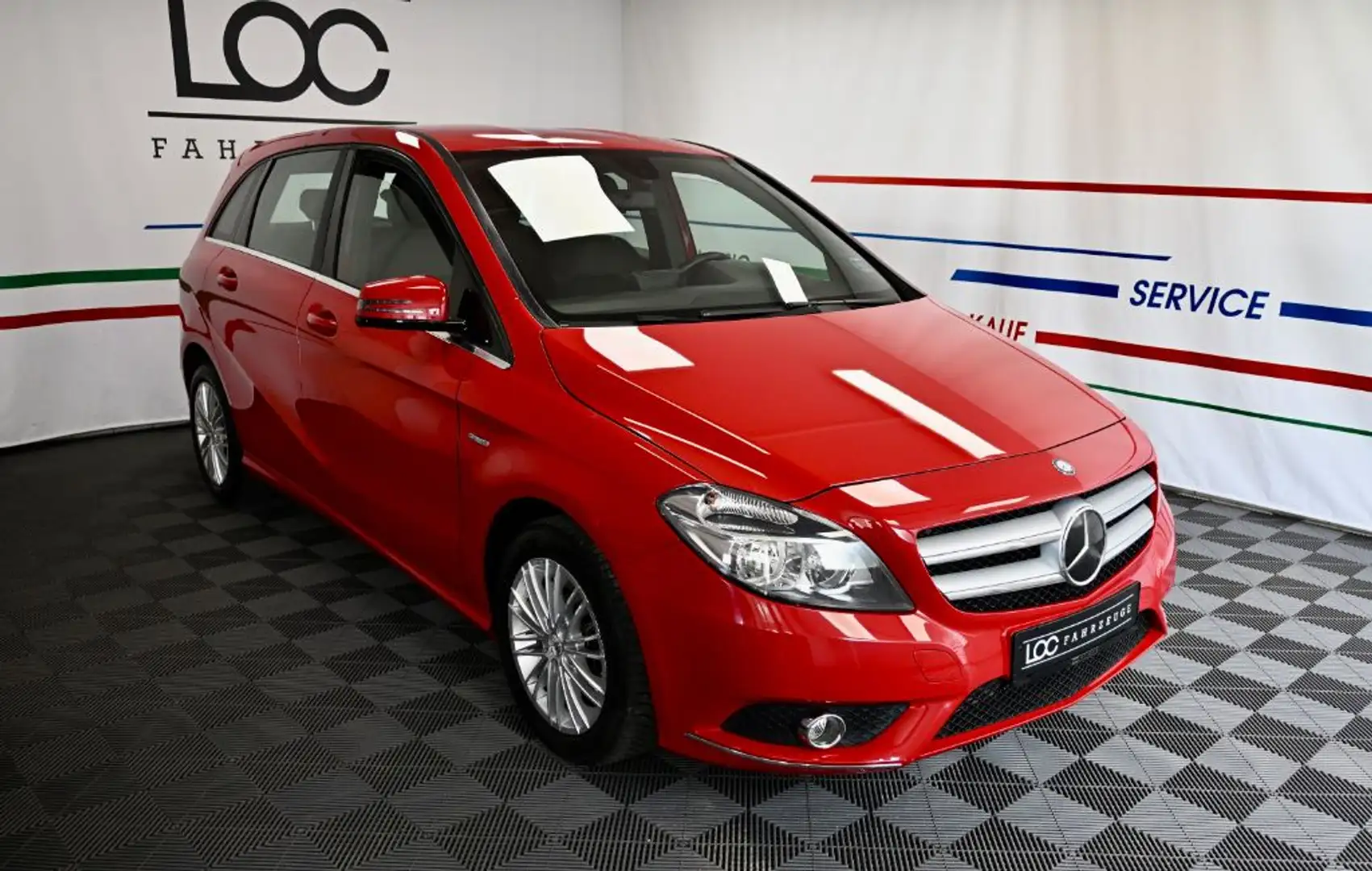 Mercedes-Benz B 200 (BlueEFFICIENCY) 7G-DCT Rot - 1