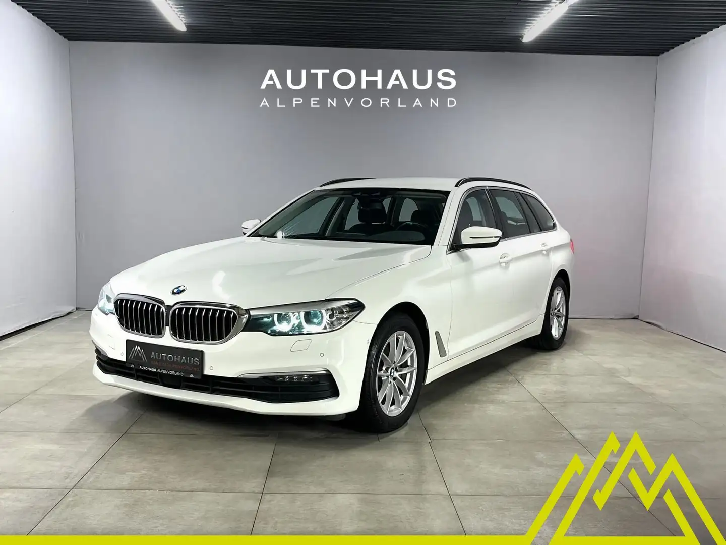 BMW 520 d Touring Aut. ***LED | AHK-schwenkbar *** Weiß - 1
