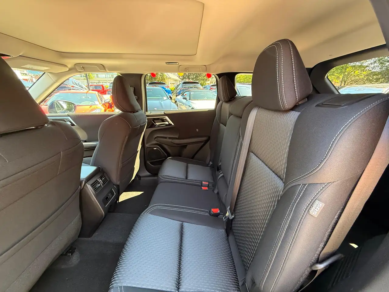 Mitsubishi Outlander снимка Mitsubishi Outlander