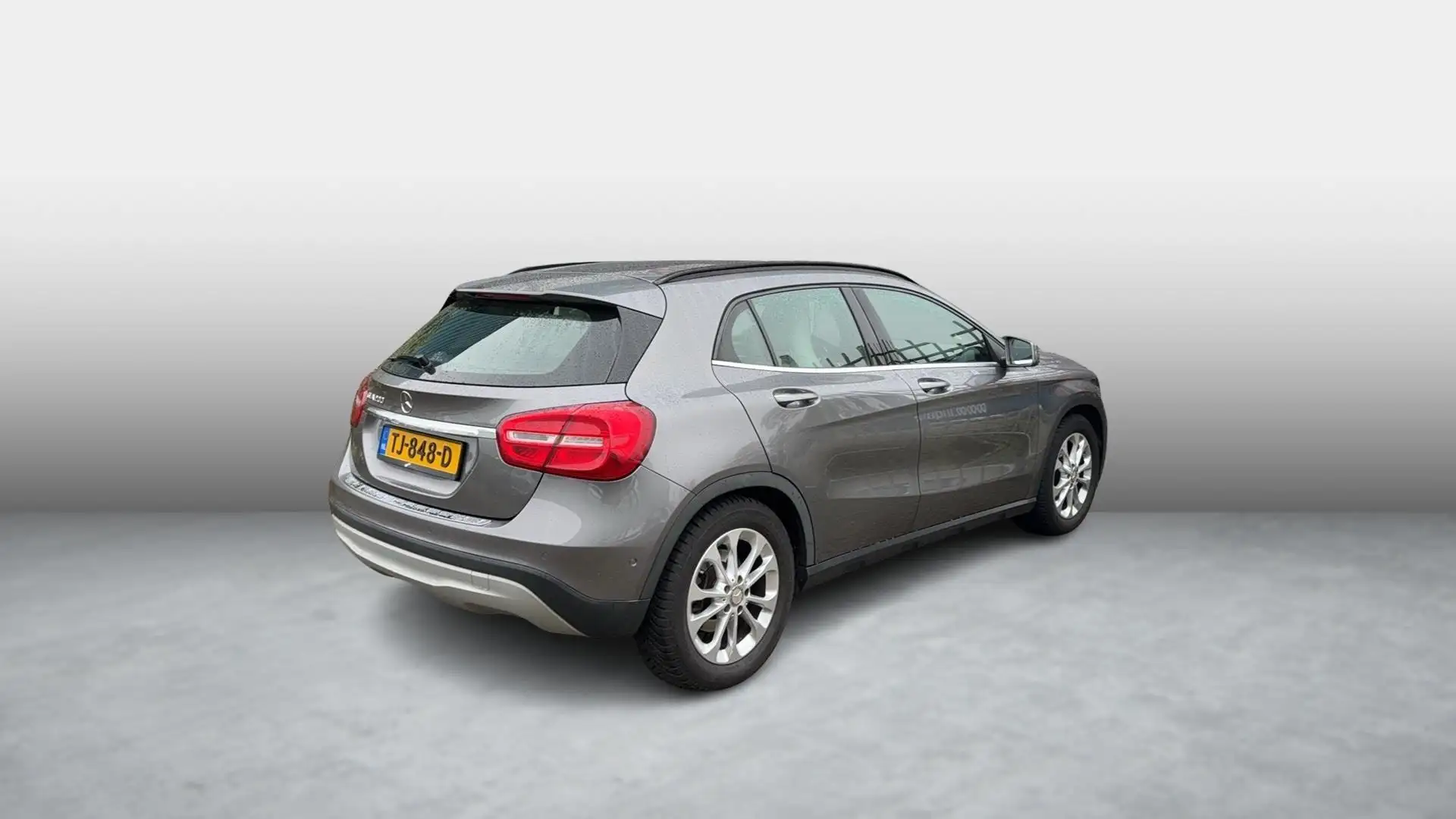 Mercedes-Benz GLA 200 Prestige Grijs - 2