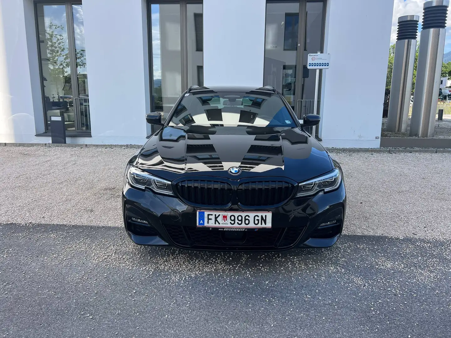 BMW 320 320d xDrive Touring Aut. Schwarz - 2