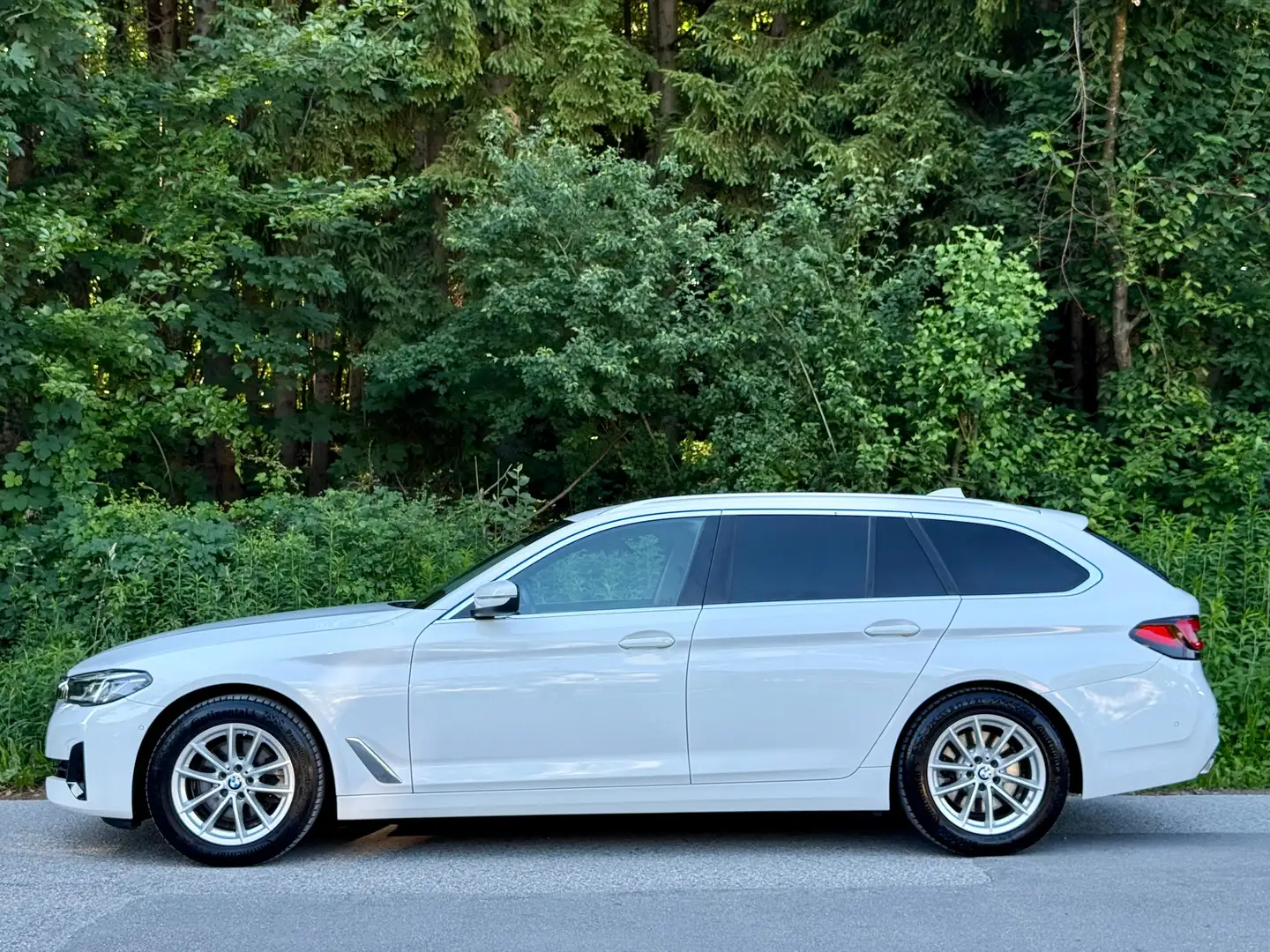 BMW 520 520dxDrive*1BES*ACC*MEMORY*LEDER*AHK*HUP*AMBIENTE* Weiß - 2